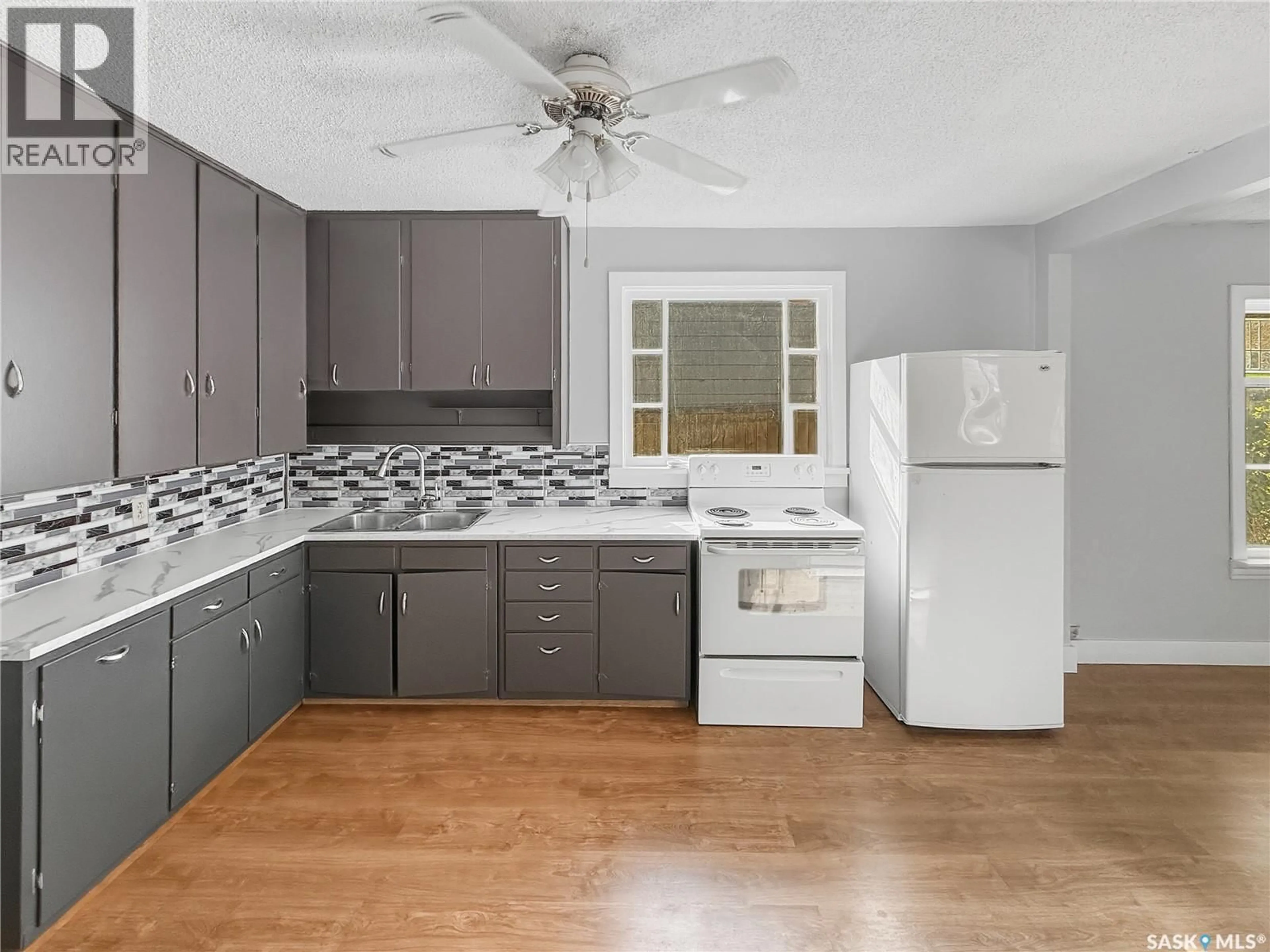Standard kitchen, unknown for 319 DENNIS STREET, Herbert Saskatchewan S0H2A0