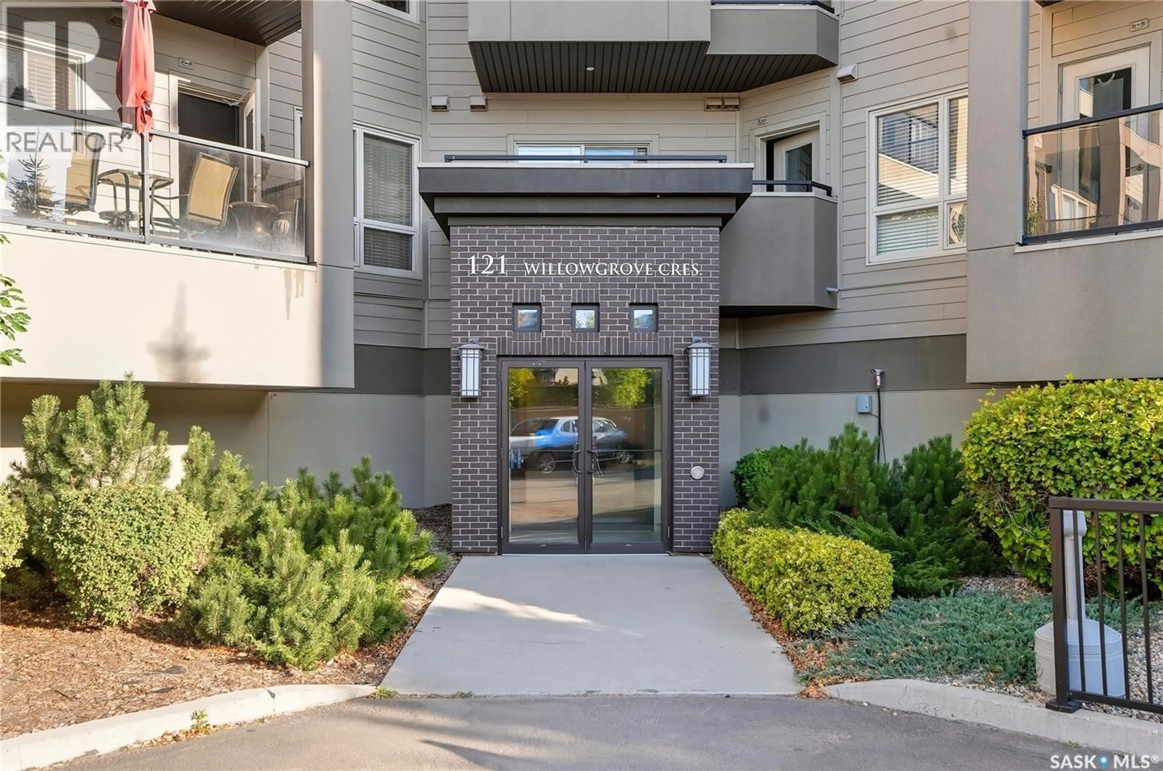 Indoor foyer for 121 - 323 WILLOWGROVE CRESCENT, Saskatoon Saskatchewan S7W0R1
