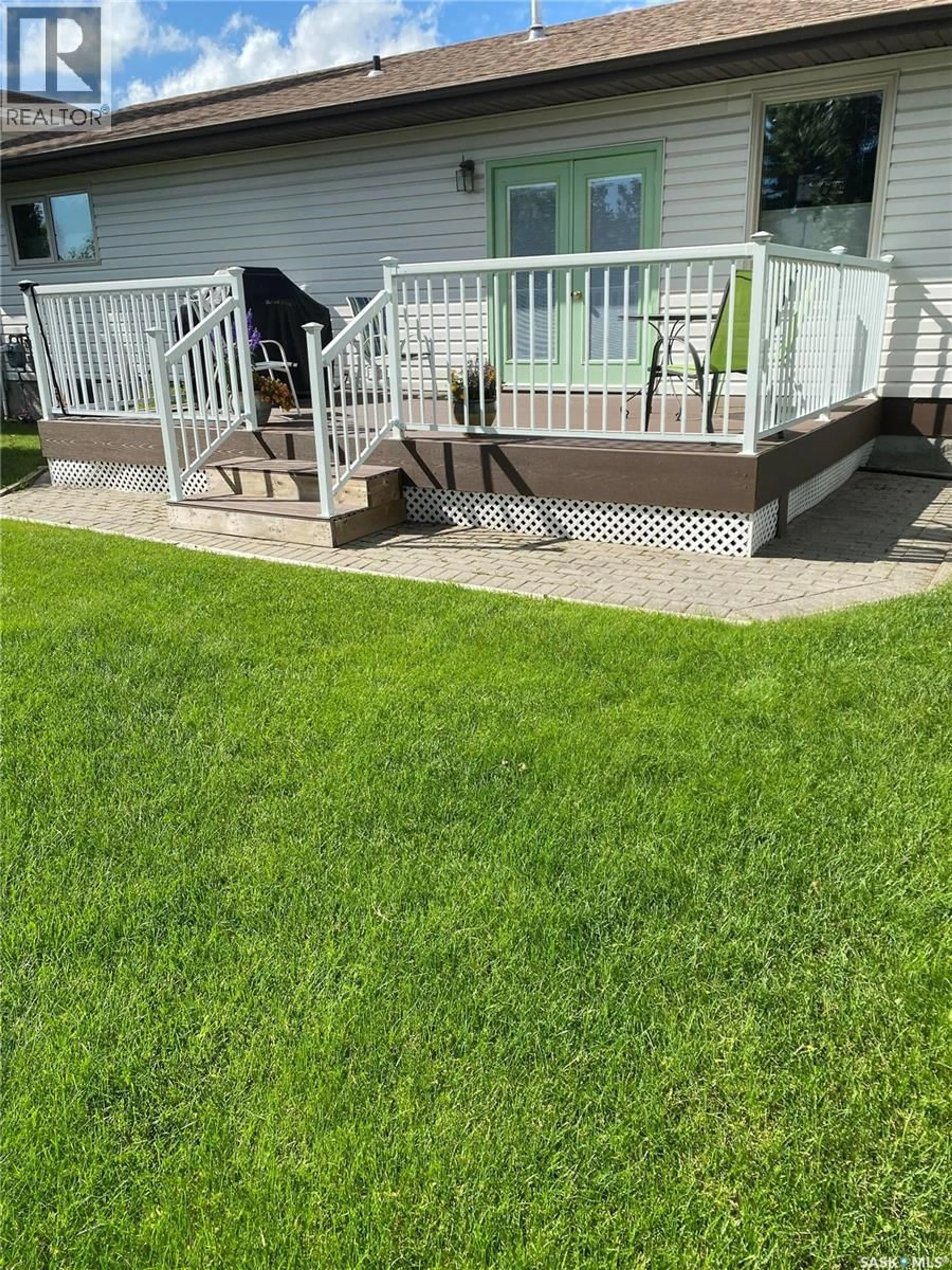 Patio, unknown for 17 STEBBINGS CRESCENT, Humboldt Saskatchewan S0K2A0