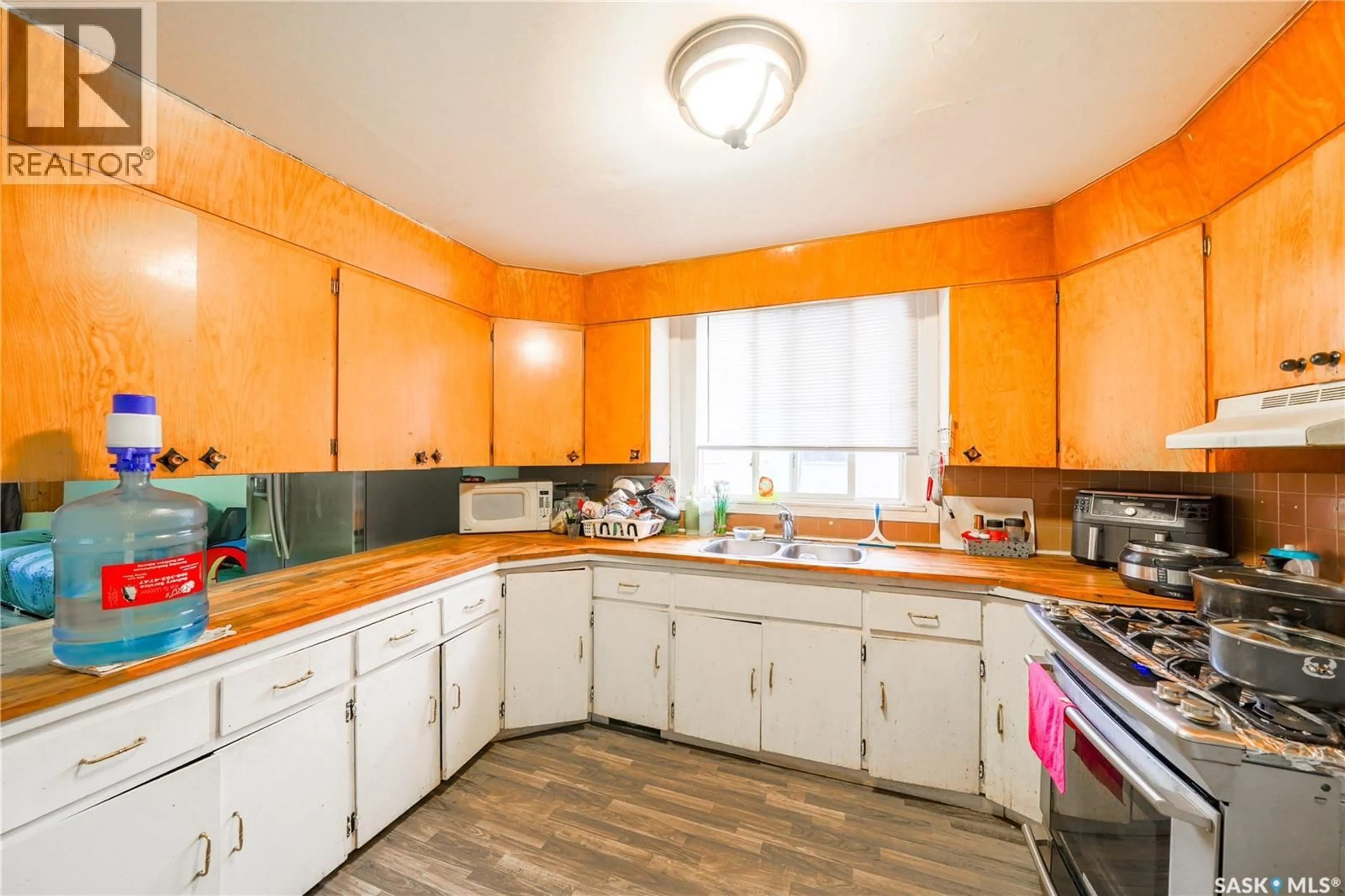 Standard kitchen, unknown for 1416 RAE STREET, Regina Saskatchewan S4T2C5