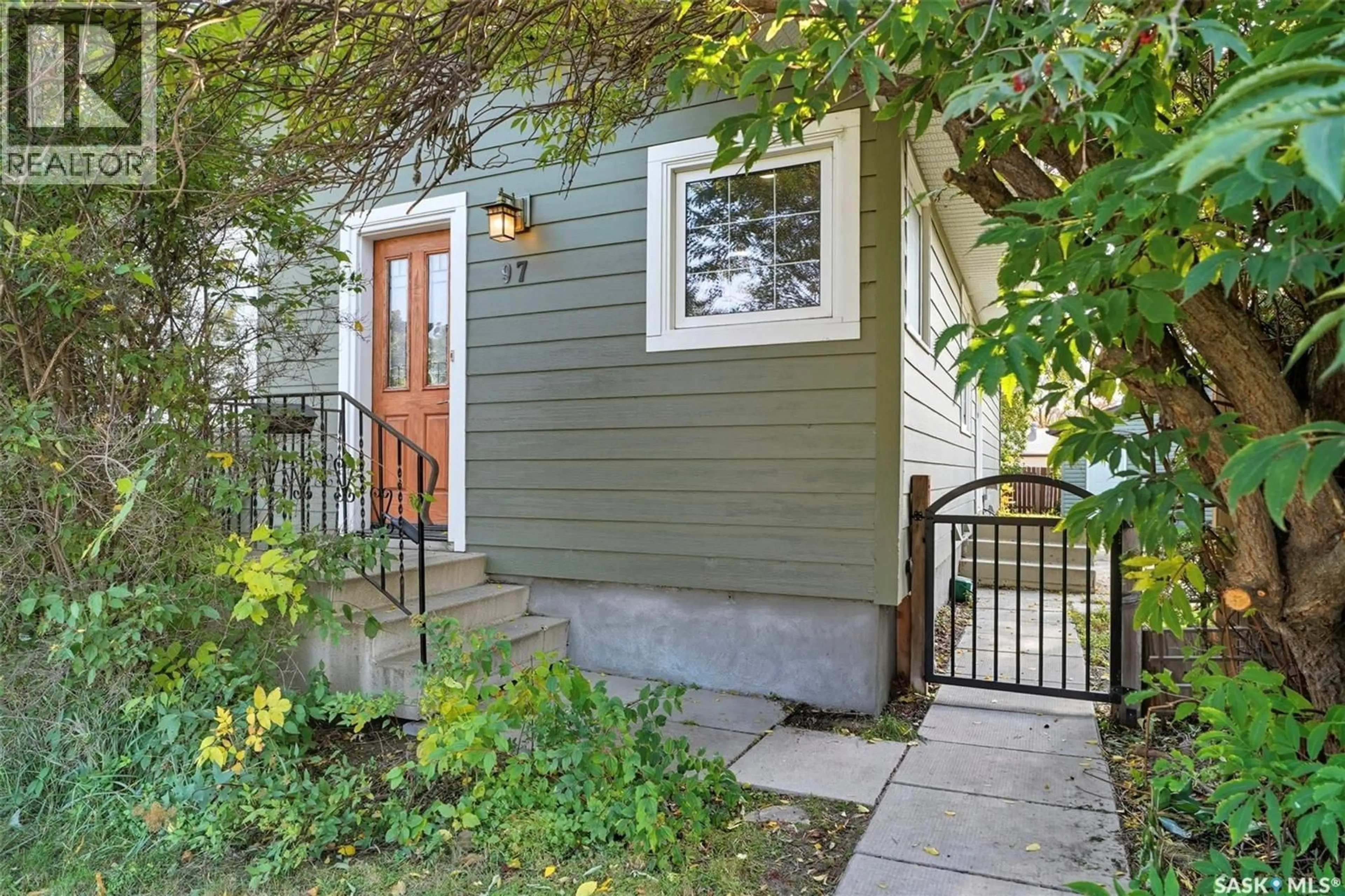 Indoor entryway for 97 ARNASON CRESCENT, Saskatoon Saskatchewan S7H4M7