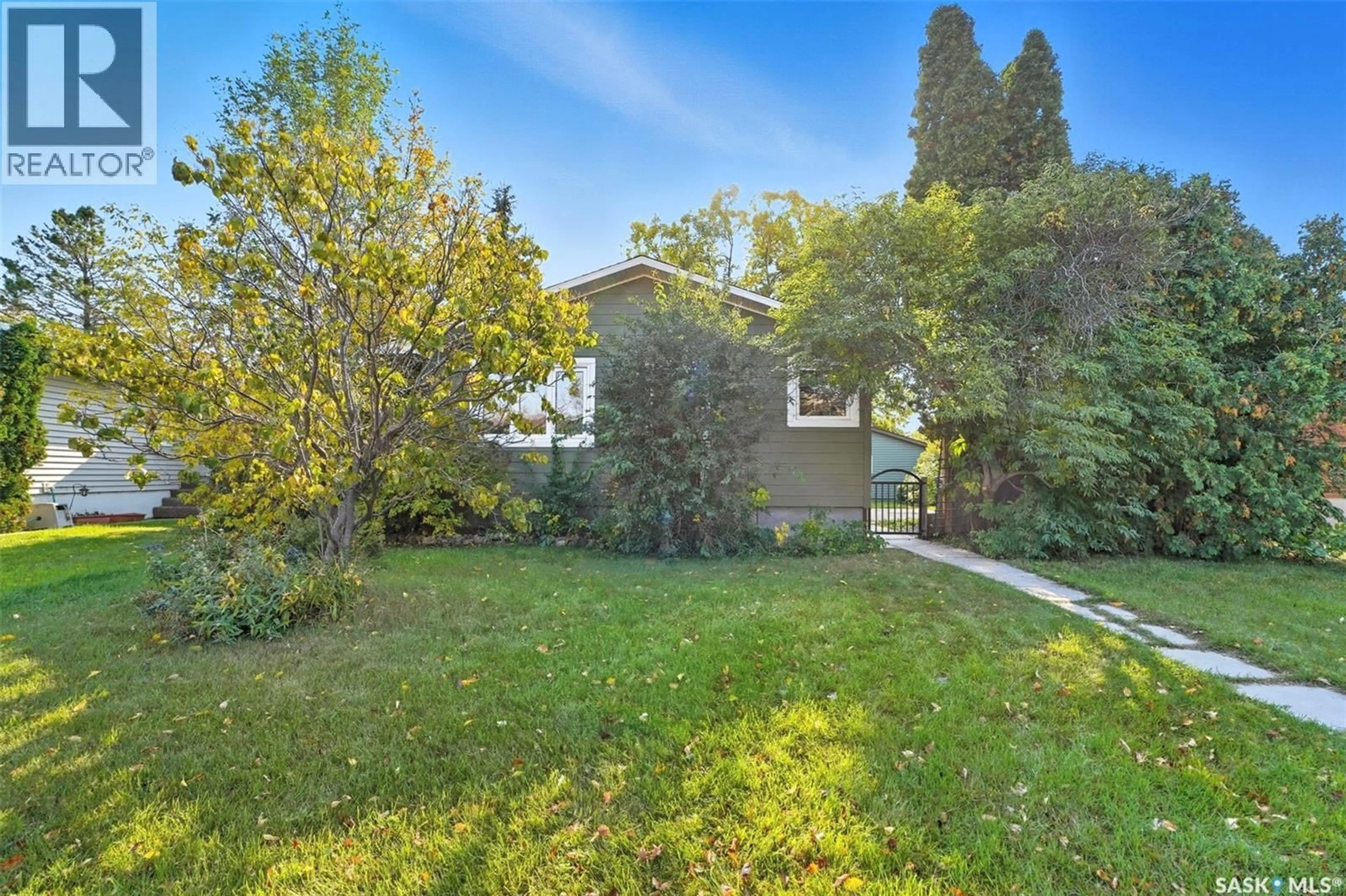 A pic from outside/outdoor area/front of a property/back of a property/a pic from drone, street for 97 ARNASON CRESCENT, Saskatoon Saskatchewan S7H4M7