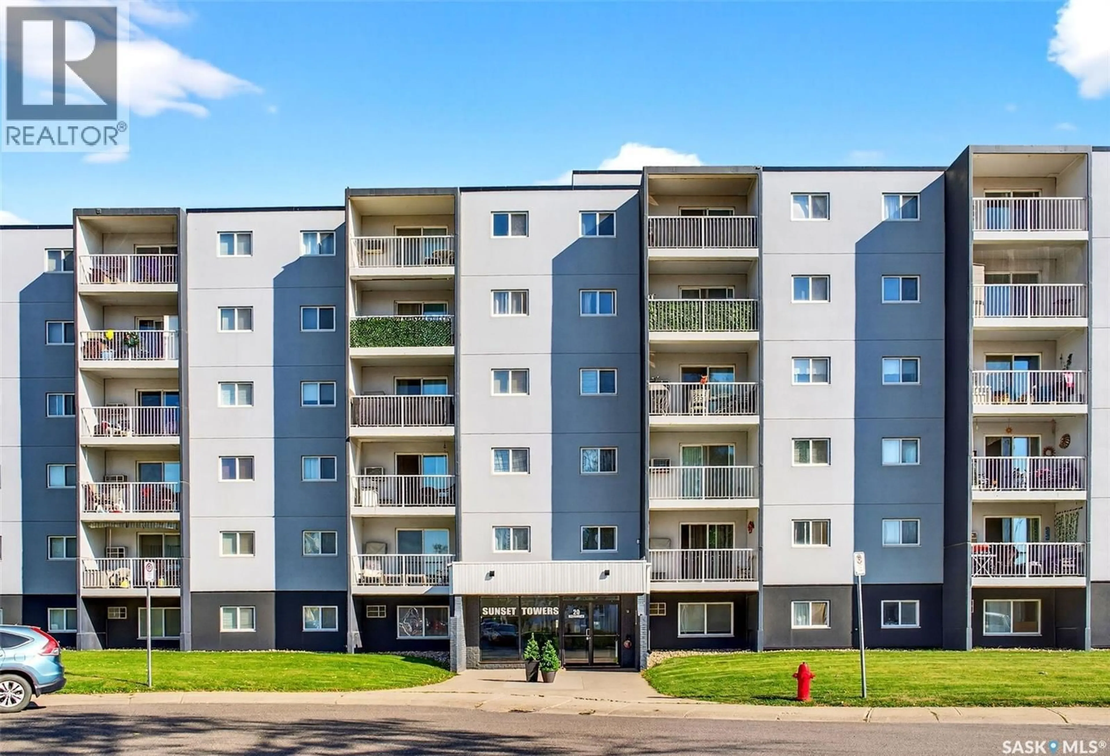 A pic from outside/outdoor area/front of a property/back of a property/a pic from drone, building for 402 KLEISINGER CRESCENT, Regina Saskatchewan S4R7M3
