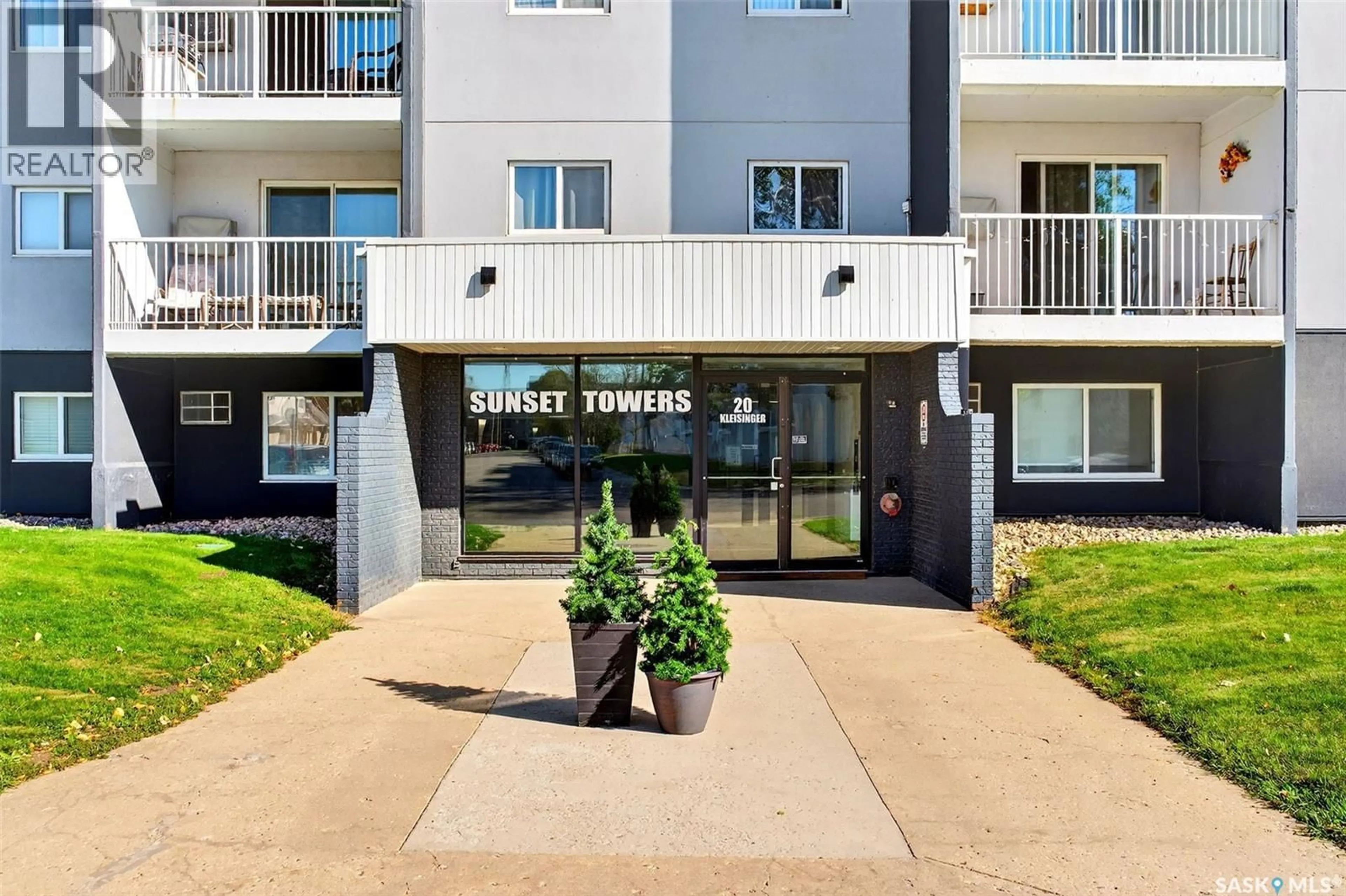 Patio, unknown for 402 KLEISINGER CRESCENT, Regina Saskatchewan S4R7M3