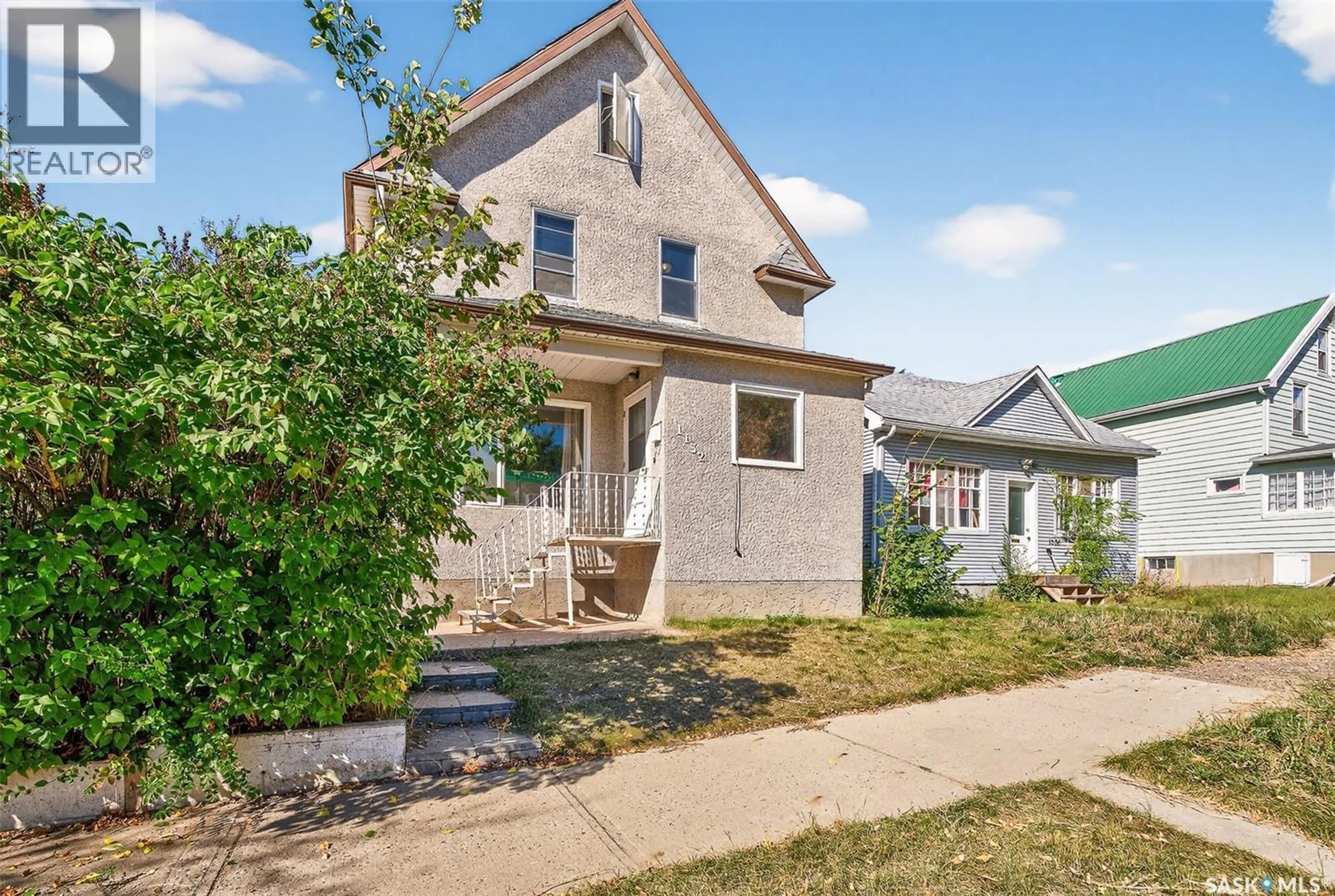 A pic from outside/outdoor area/front of a property/back of a property/a pic from drone, street for 1132 2ND AVENUE, Moose Jaw Saskatchewan S6H1C6