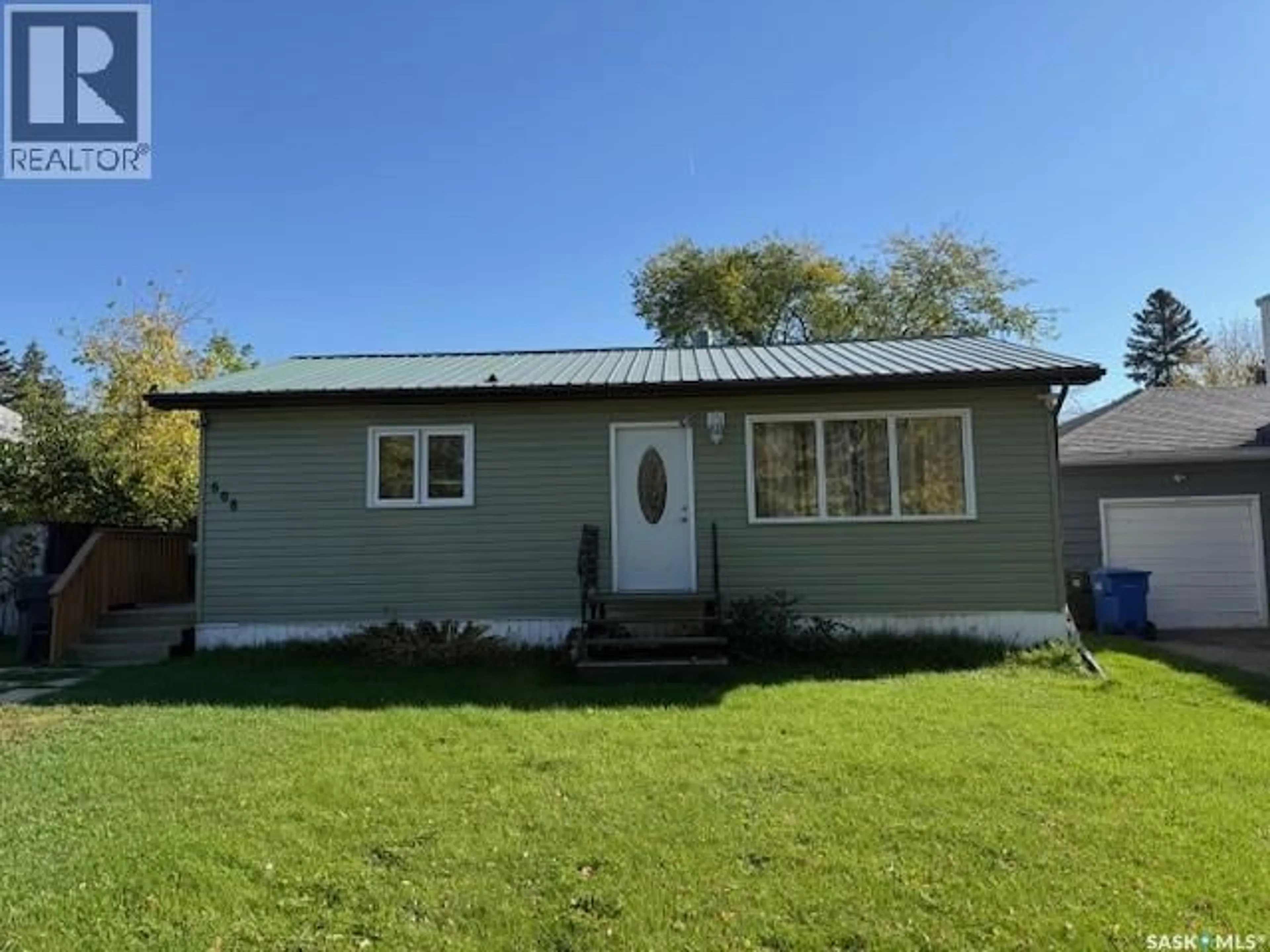 Home with vinyl exterior material, building for 608 EAST AVENUE, Kamsack Saskatchewan S0A1S0