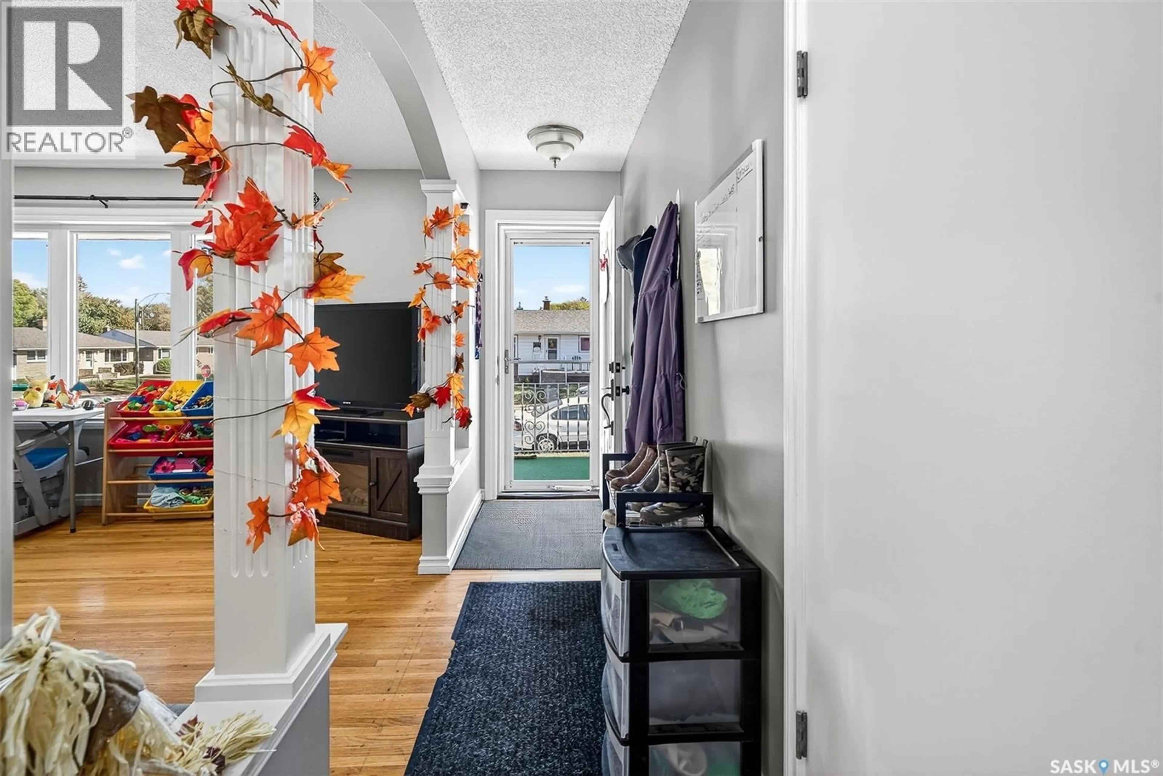 Indoor entryway for 801 VAUGHAN STREET, Moose Jaw Saskatchewan S6H5N6