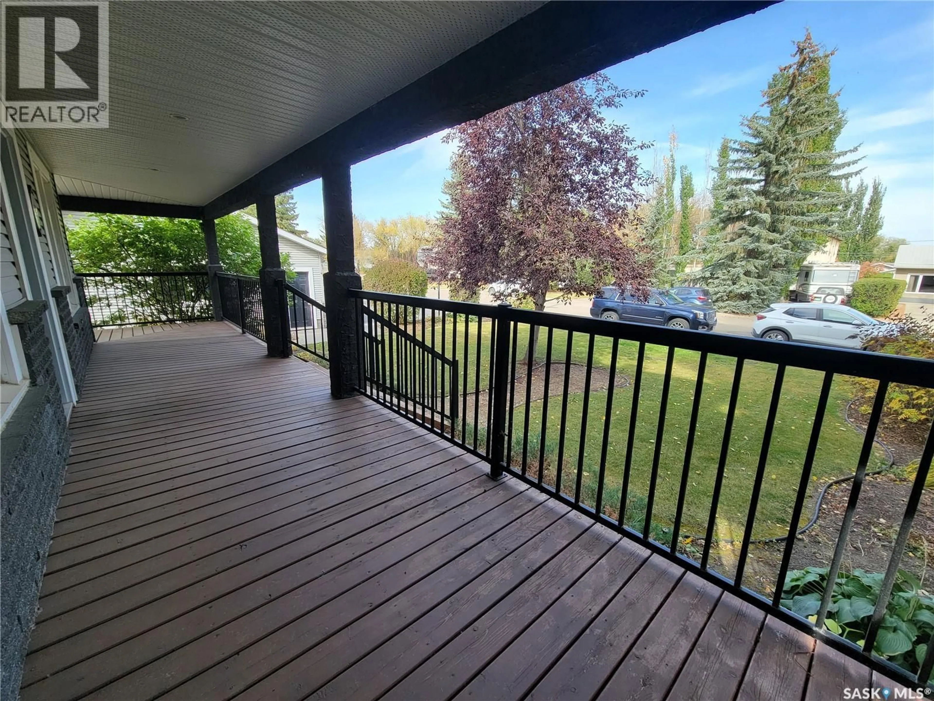Patio, water/lake/river/ocean view for 560 4TH AVENUE, Unity Saskatchewan S0K4L0