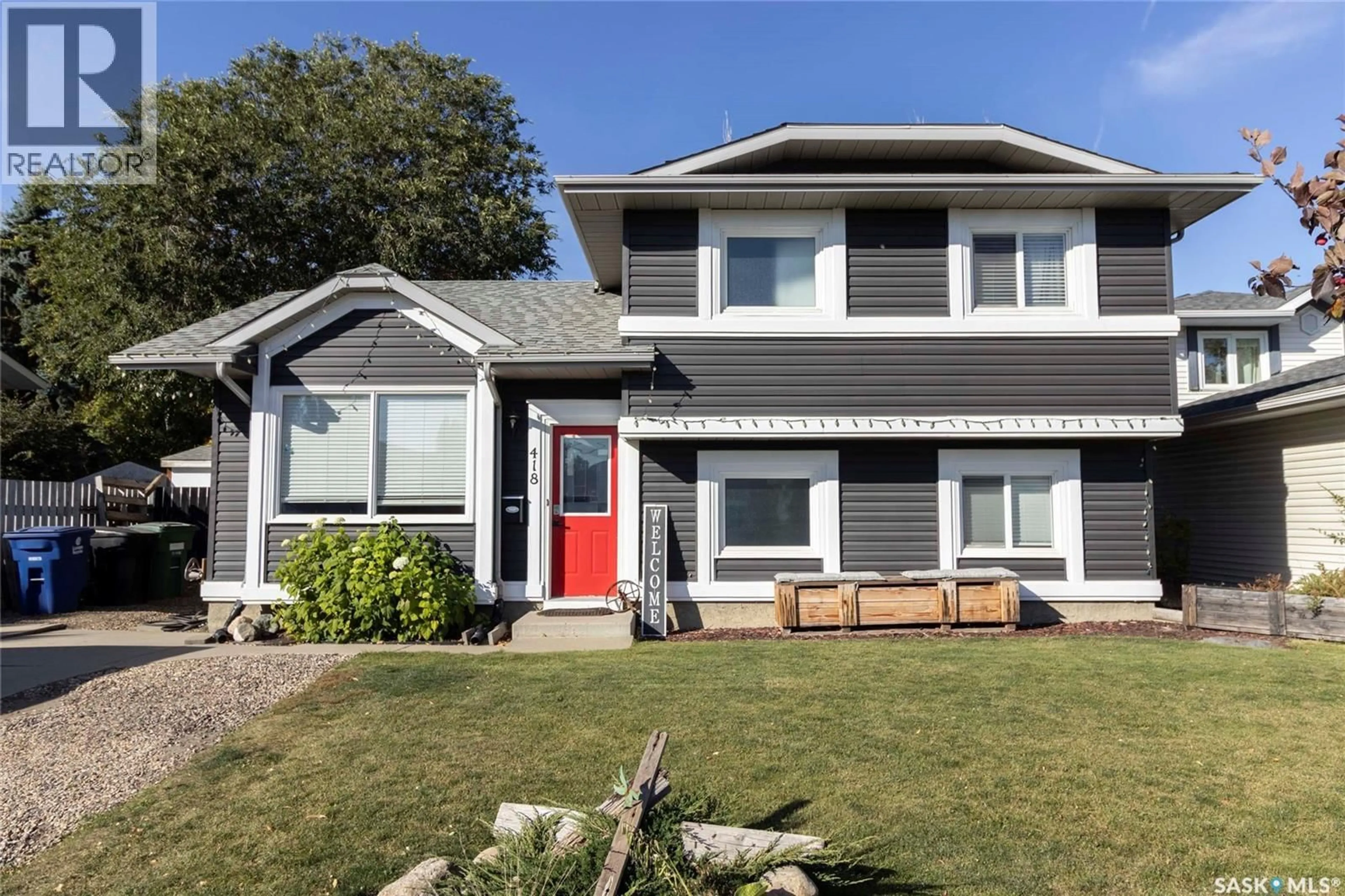 Home with vinyl exterior material, street for 418 KENDERDINE ROAD, Saskatoon Saskatchewan S7N3S1