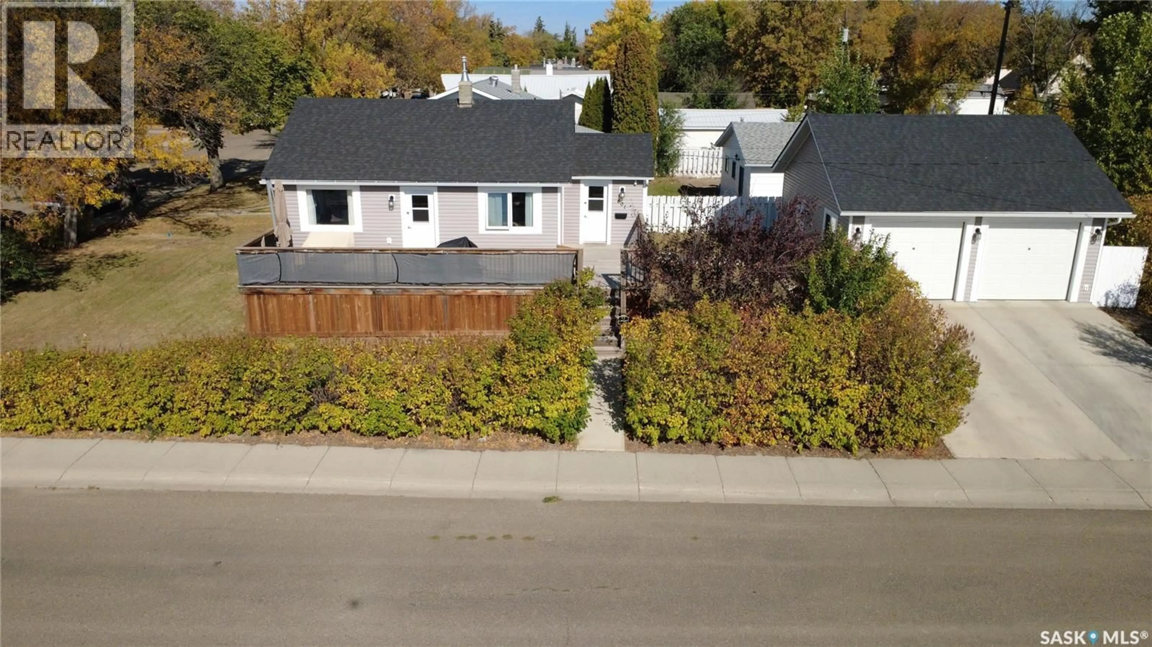 A pic from outside/outdoor area/front of a property/back of a property/a pic from drone, street for 601 4TH AVENUE, Swift Current Saskatchewan S9H0V7