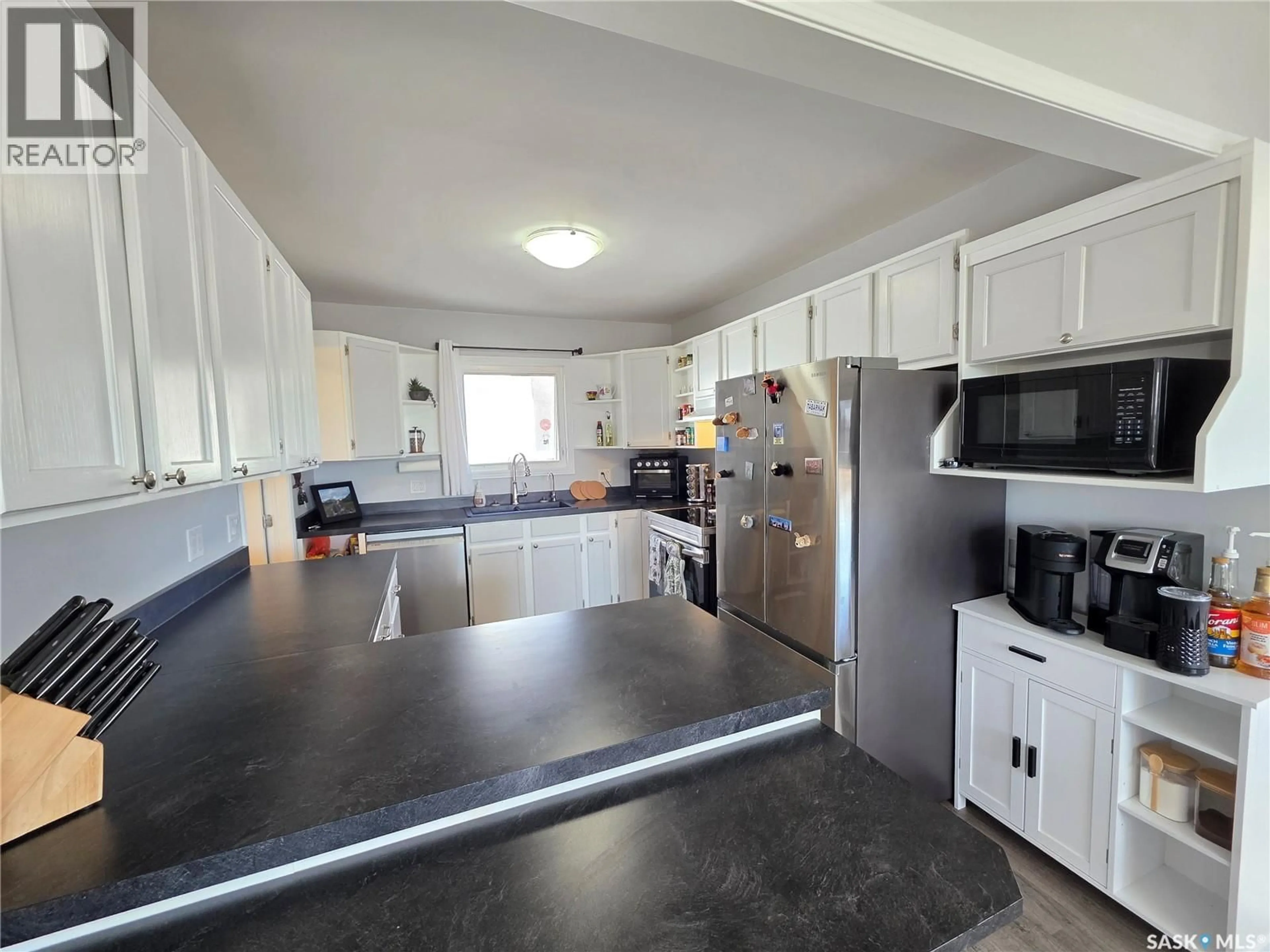 Standard kitchen, unknown for 601 4TH AVENUE, Swift Current Saskatchewan S9H0V7