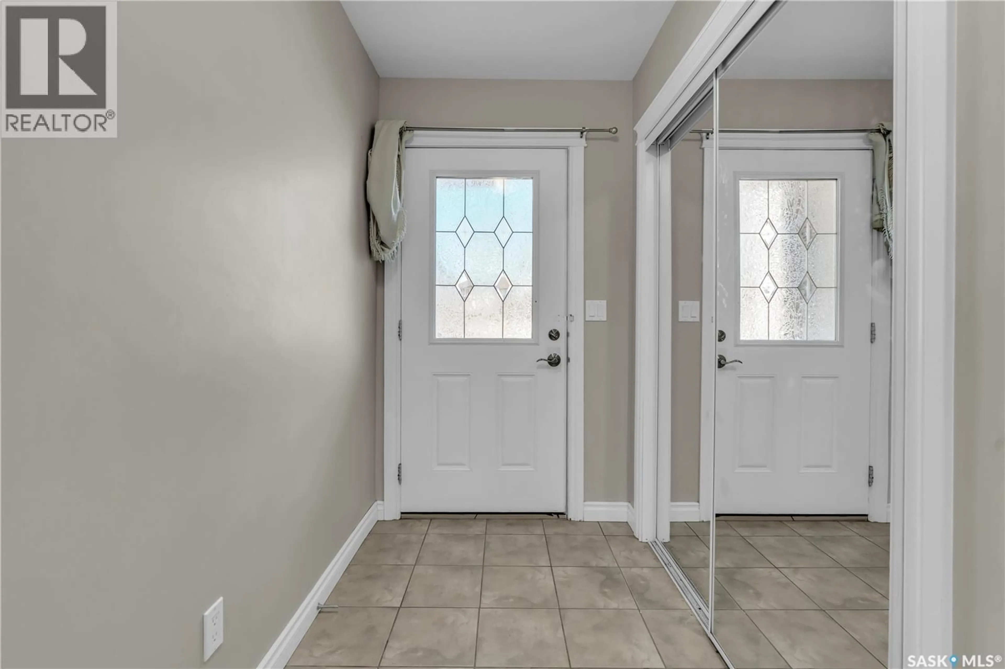 Indoor entryway for 212 - 103 WILLIS CRESCENT, Saskatoon Saskatchewan S7T0R6