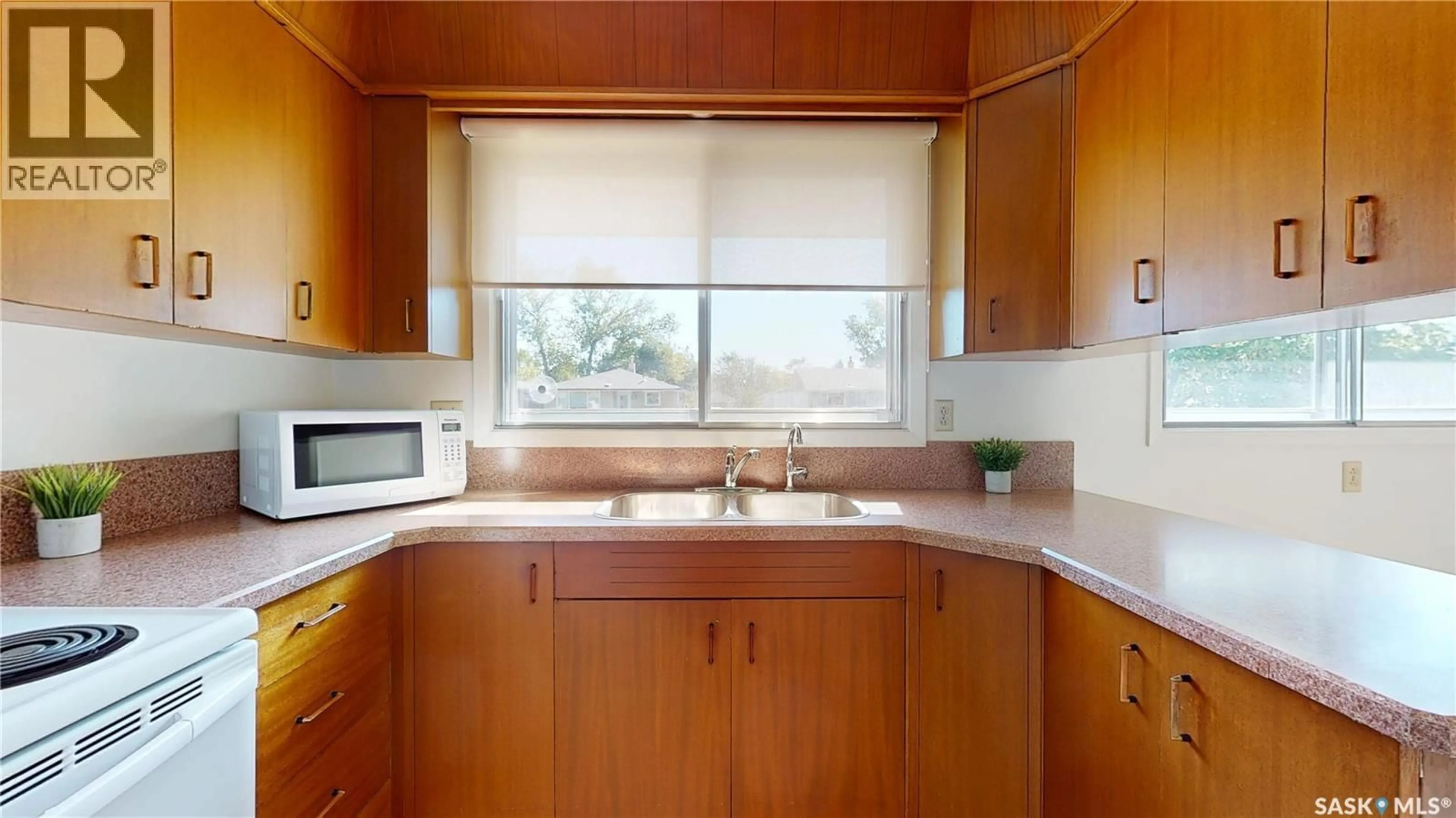 Standard kitchen, unknown for 90 HAMMOND ROAD, Regina Saskatchewan S4R3C6