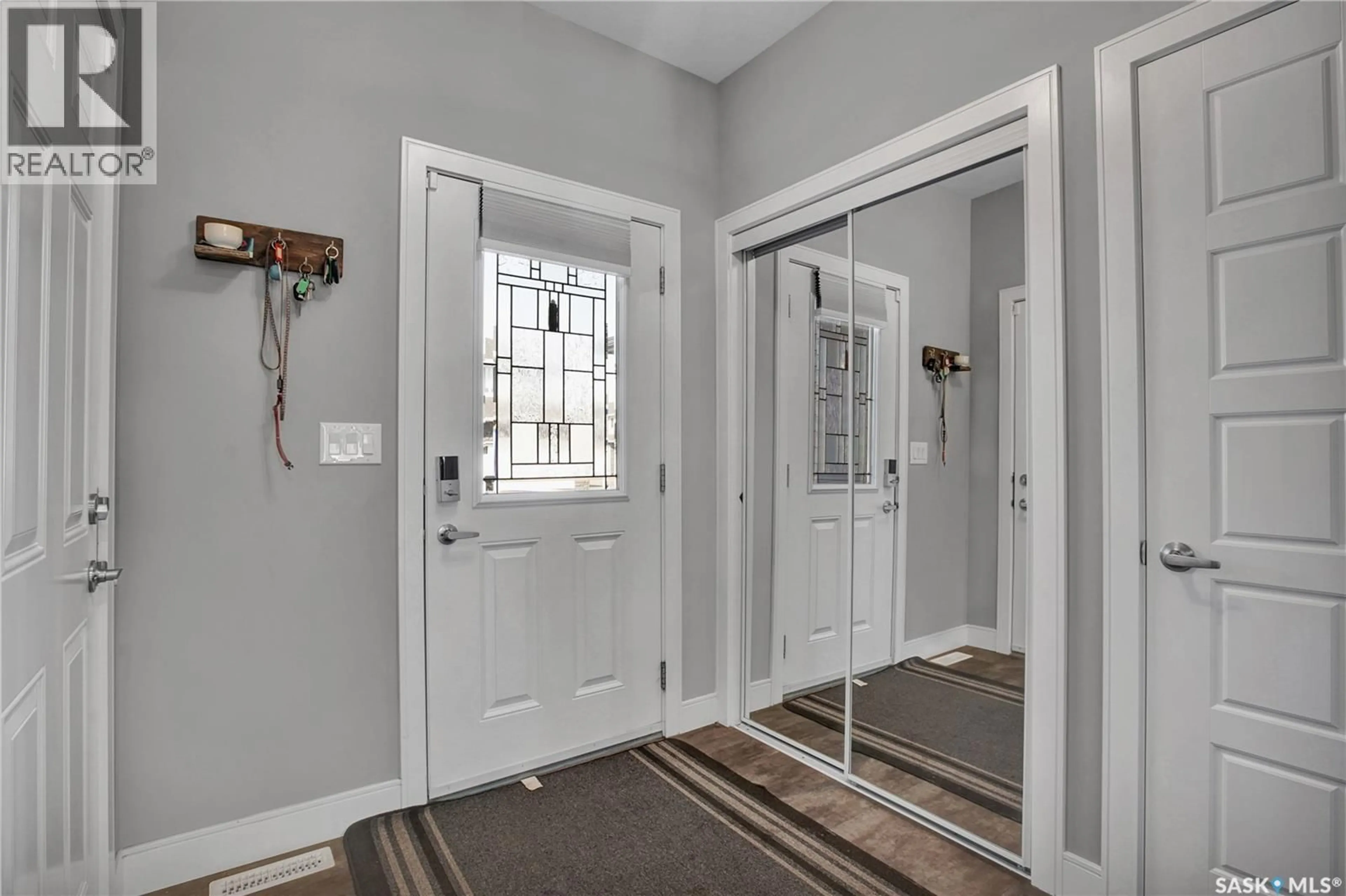 Indoor entryway for 27 115 VELTKAMP CRESCENT, Saskatoon Saskatchewan S7T0T7