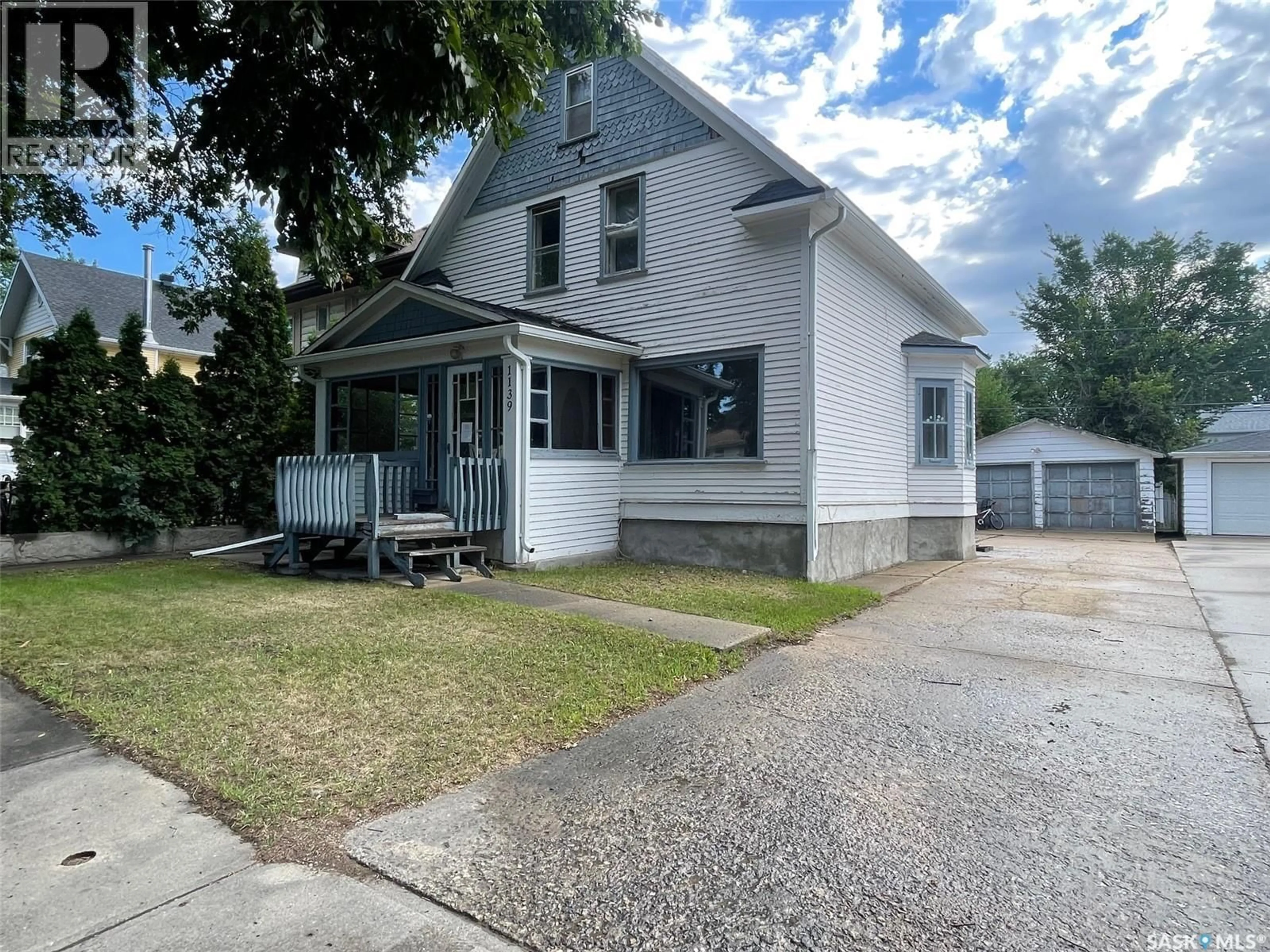 Home with vinyl exterior material, street for 1139 1ST AVENUE, Moose Jaw Saskatchewan S6H3N4
