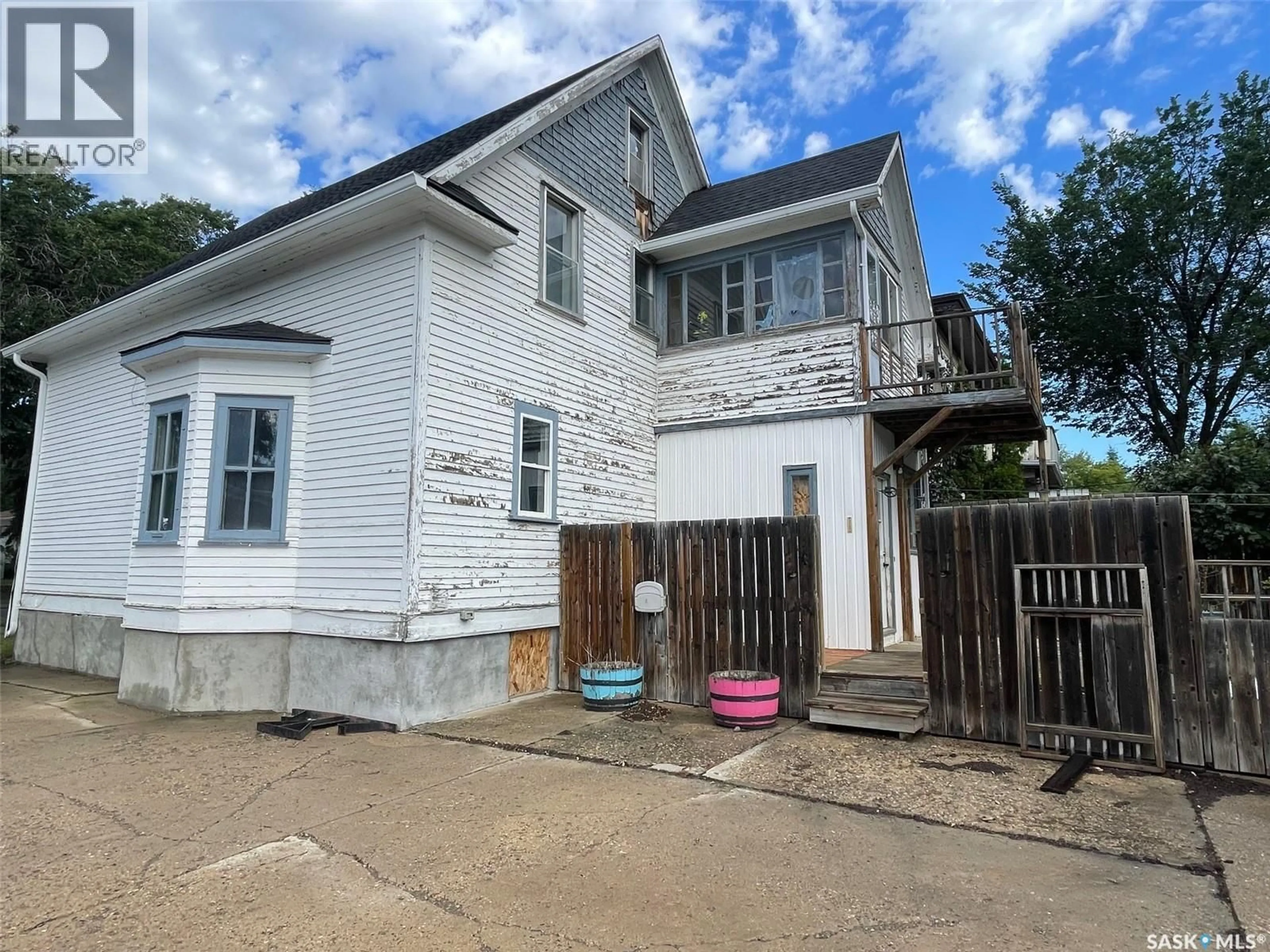 A pic from outside/outdoor area/front of a property/back of a property/a pic from drone, building for 1139 1ST AVENUE, Moose Jaw Saskatchewan S6H3N4