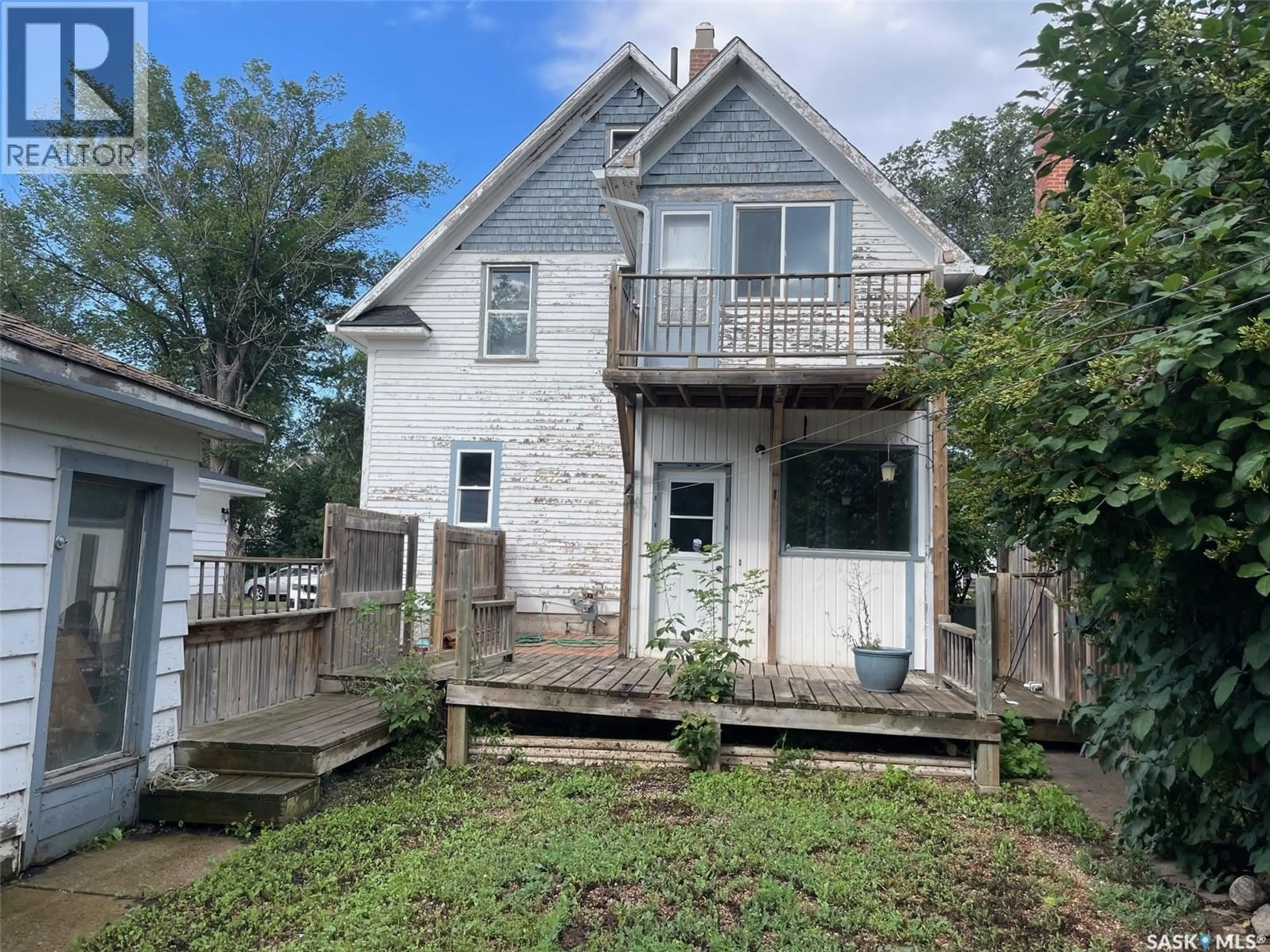 A pic from outside/outdoor area/front of a property/back of a property/a pic from drone, building for 1139 1ST AVENUE, Moose Jaw Saskatchewan S6H3N4
