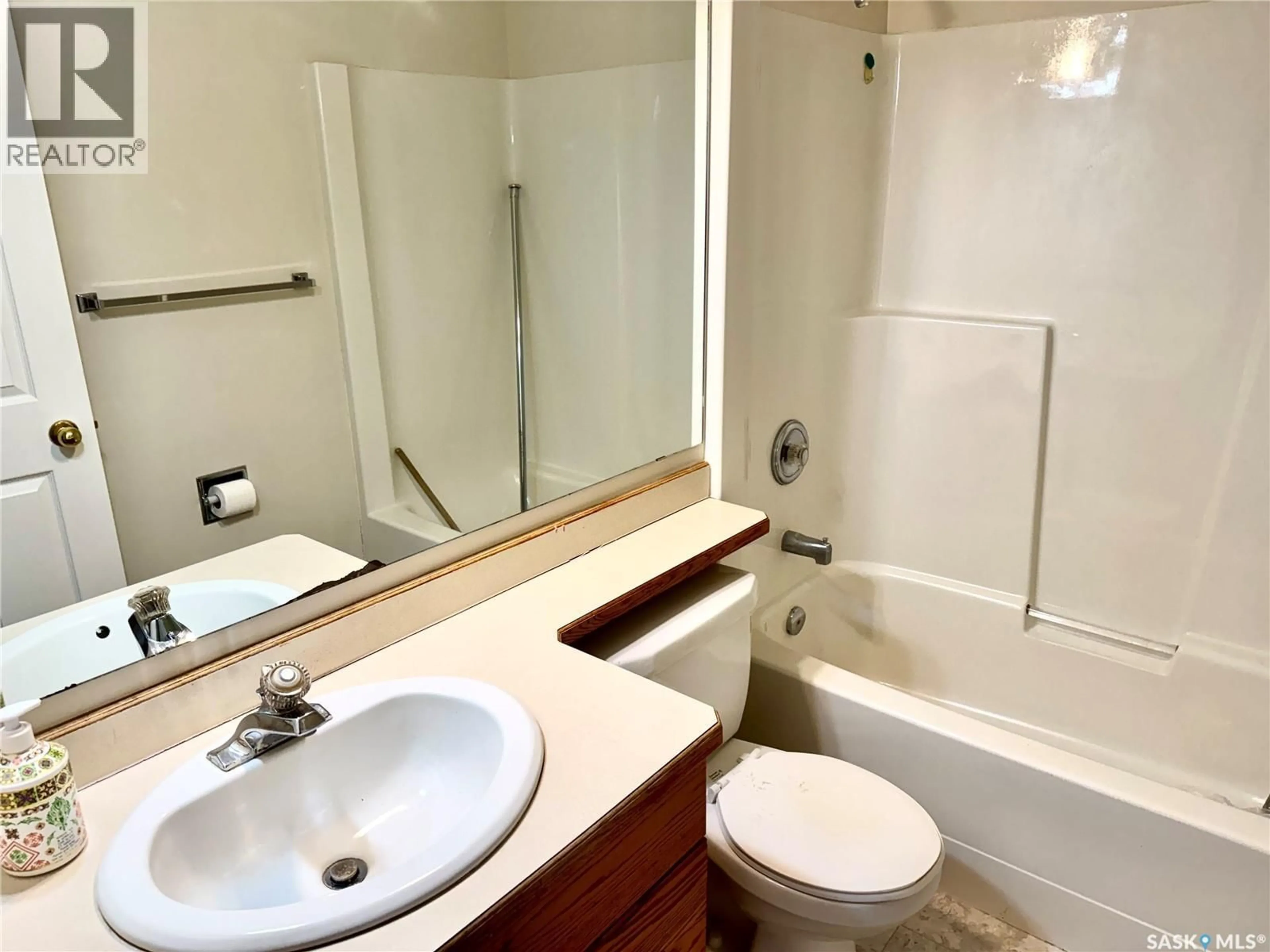 Standard bathroom, unknown for 1118 SELO PLACE, Regina Saskatchewan S4S3W9