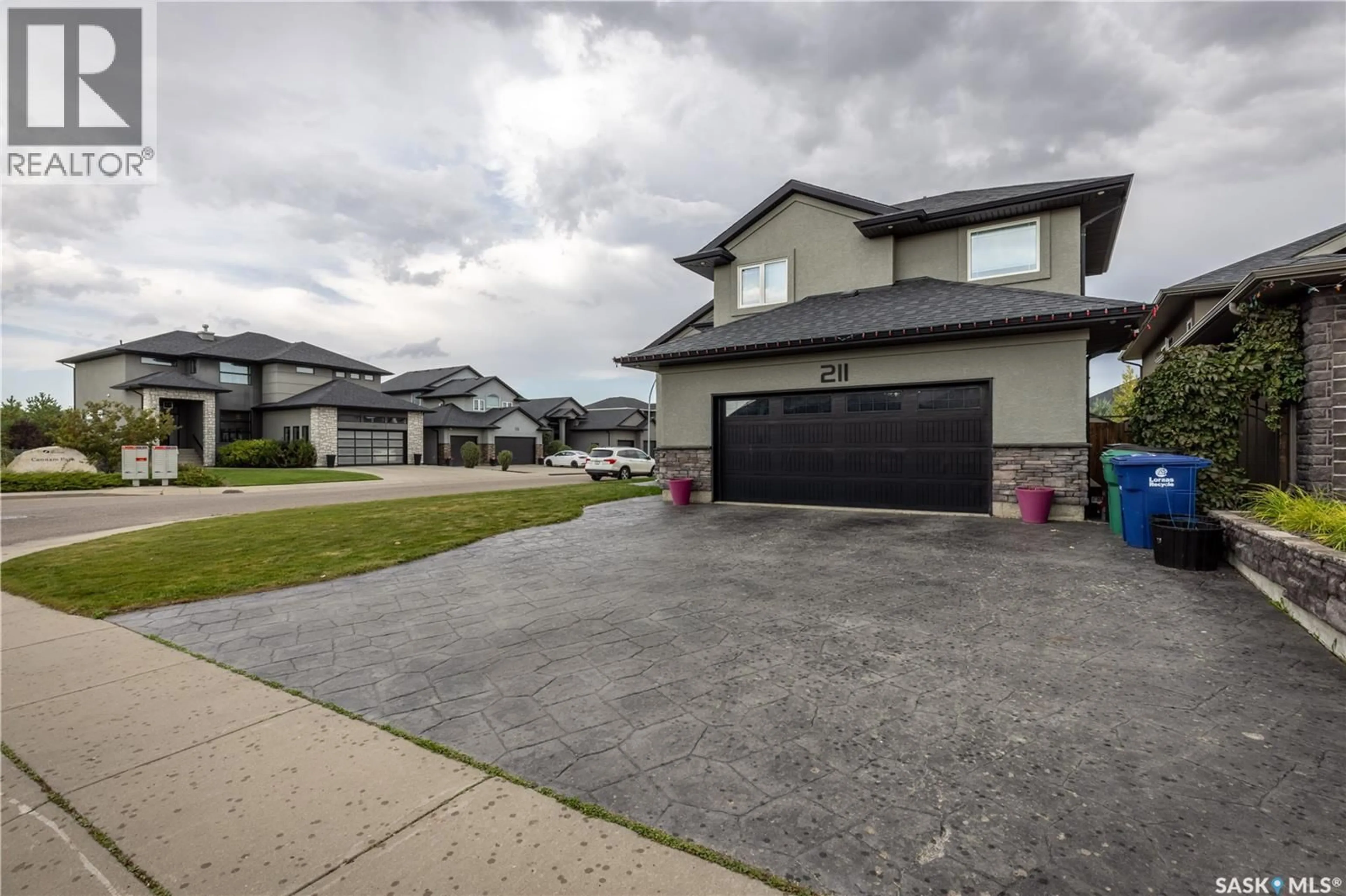 A pic from outside/outdoor area/front of a property/back of a property/a pic from drone, street for 211 SAUER CRESCENT, Saskatoon Saskatchewan S7S1L9