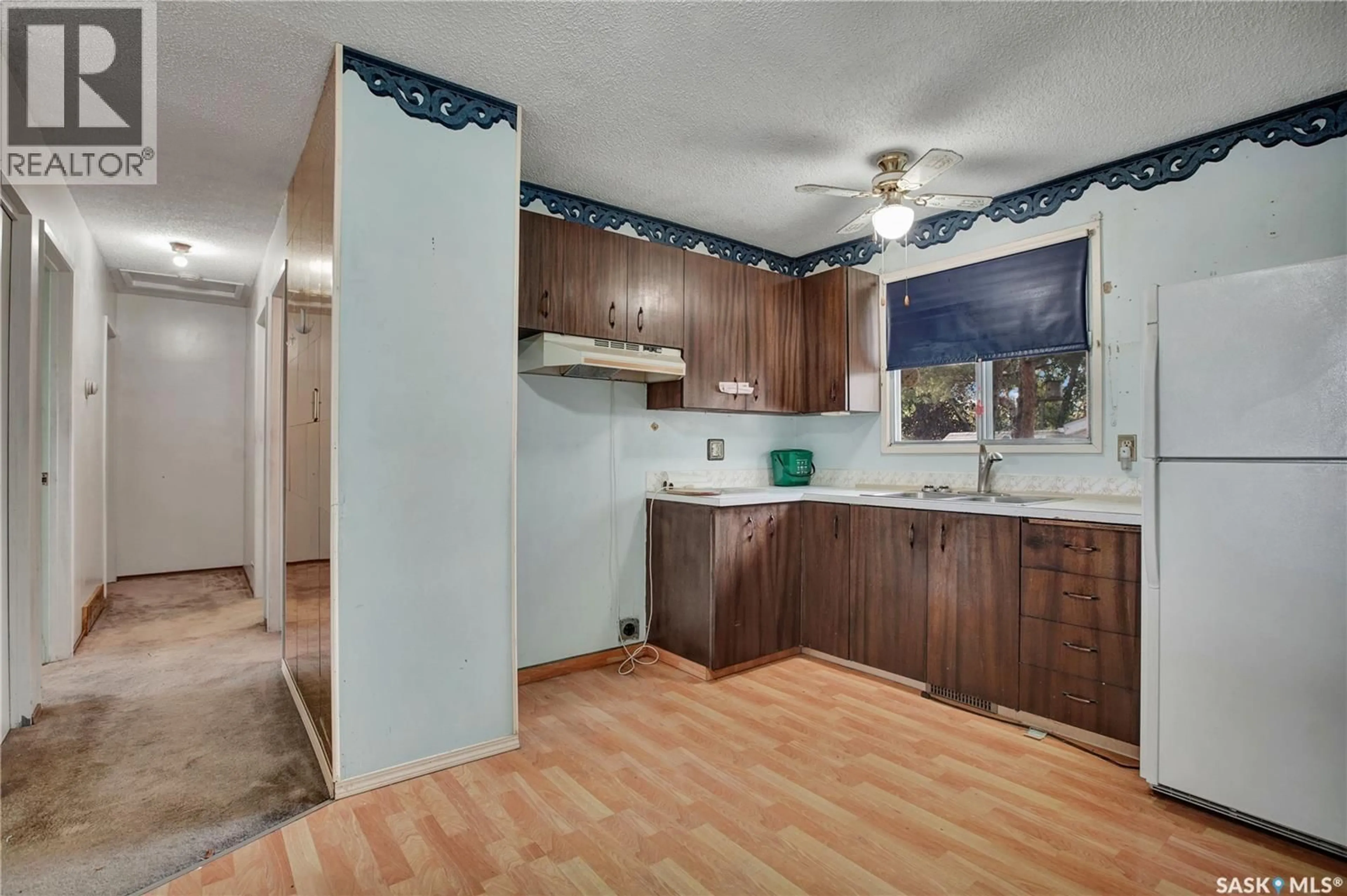 Standard kitchen, unknown for 322 BROCK CRESCENT, Saskatoon Saskatchewan S7H4N5