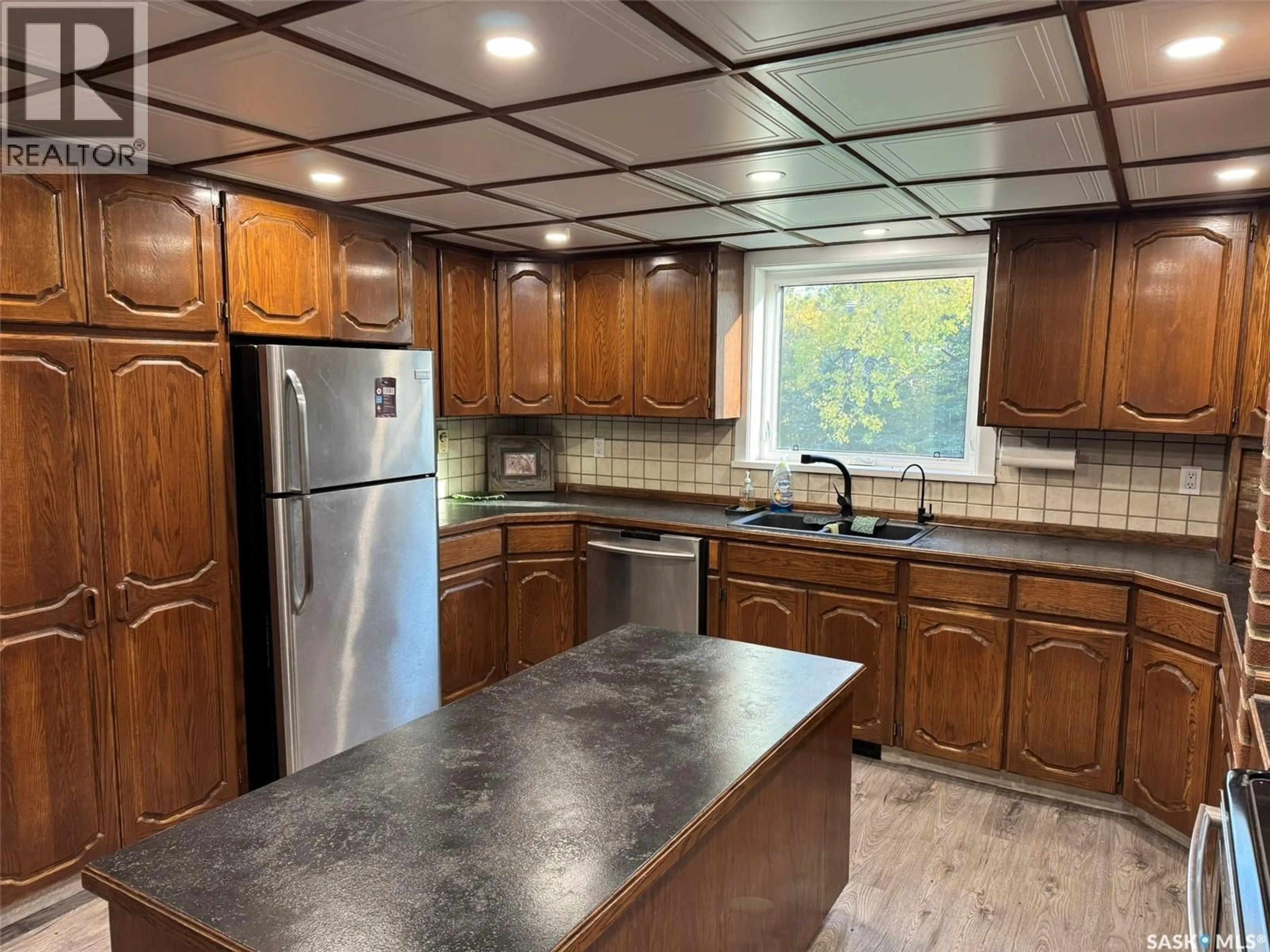 Standard kitchen, wood/laminate floor for REDLICK ACREAGE, Emerald Rm No. 277 Saskatchewan S0A4R0