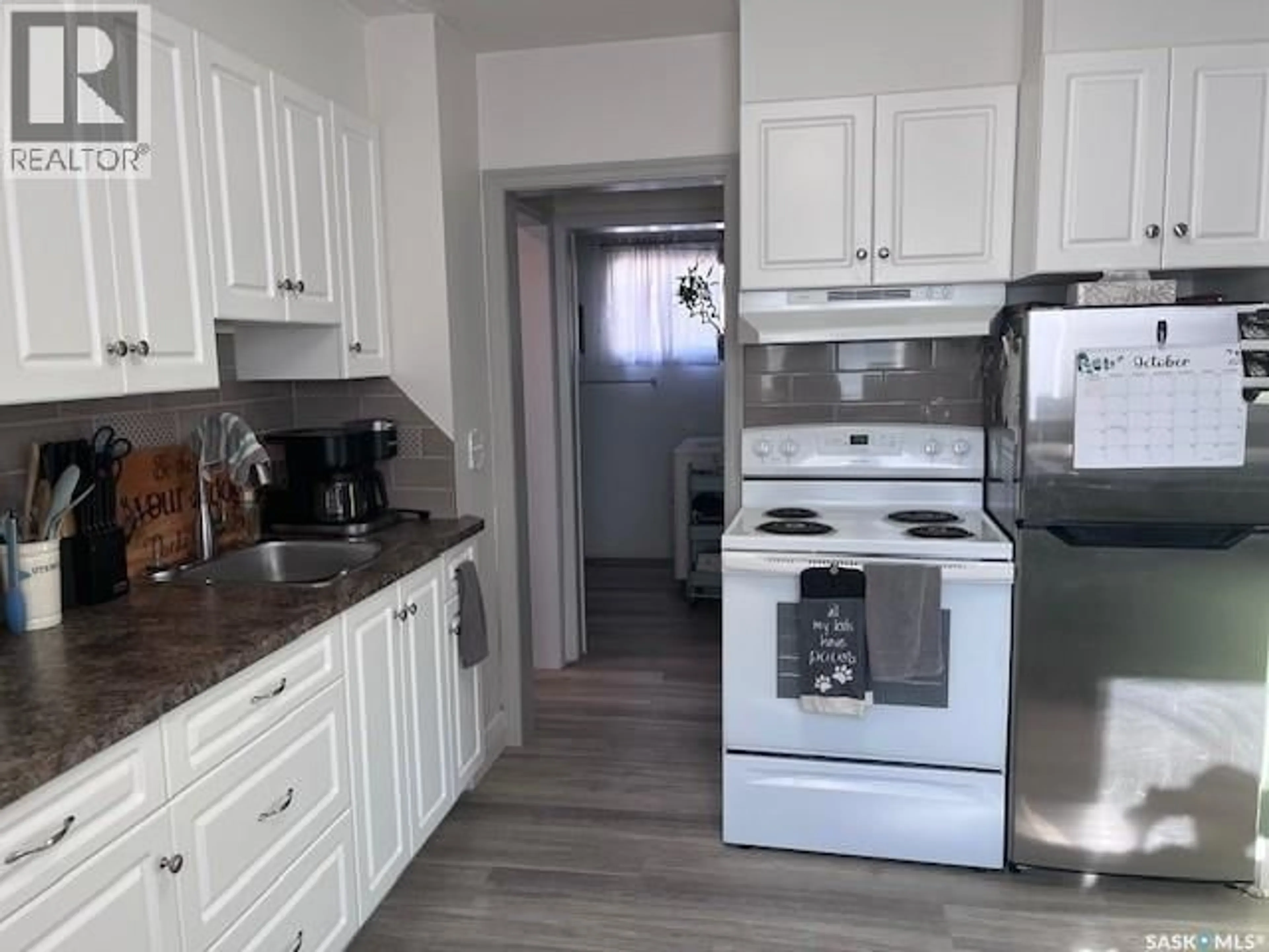Standard kitchen, wood/laminate floor for 109 HIGGINS AVENUE, Melfort Saskatchewan S0E1A0