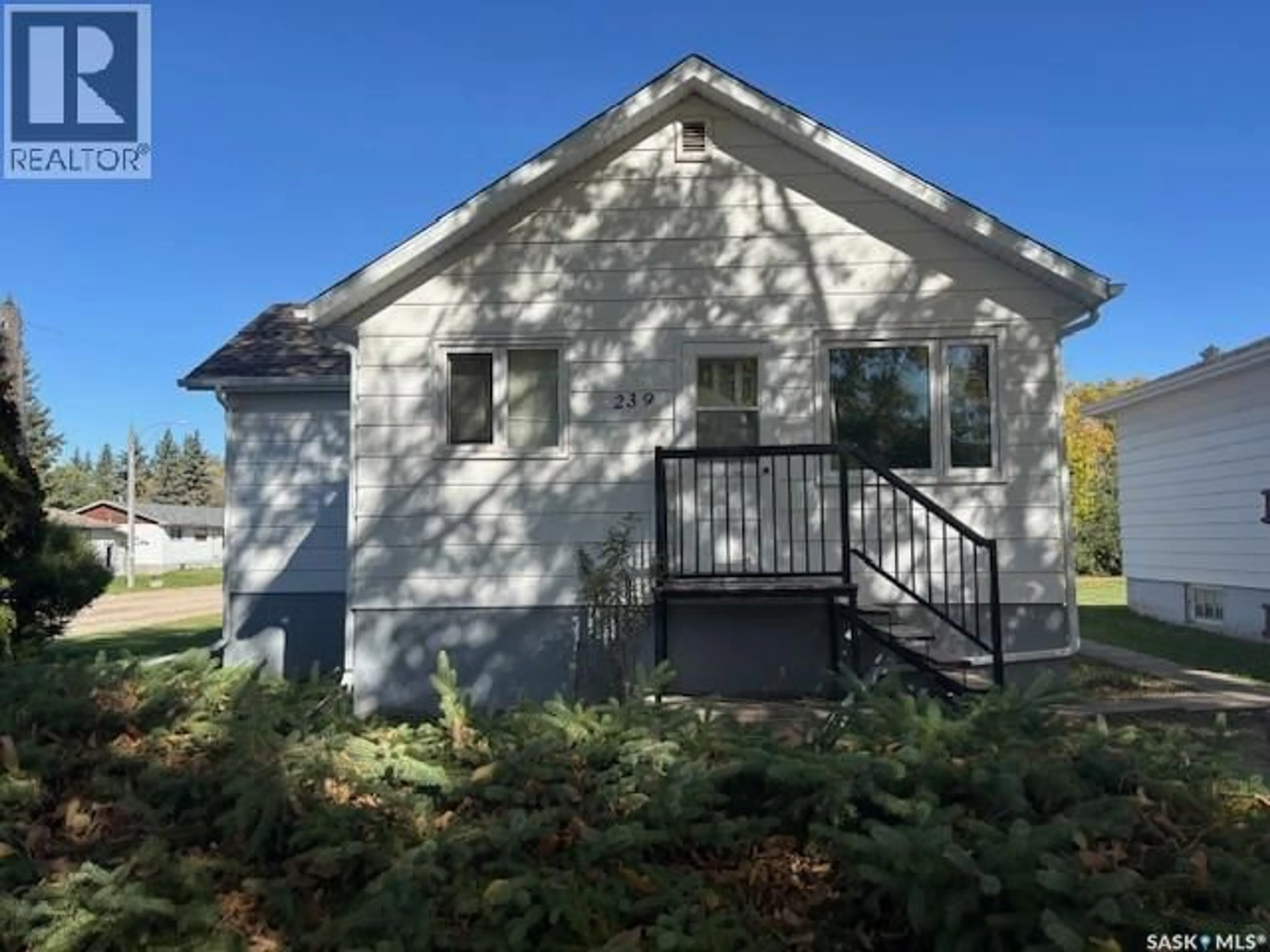 Home with vinyl exterior material, building for 239 3RD AVENUE, Canora Saskatchewan S0A0L0