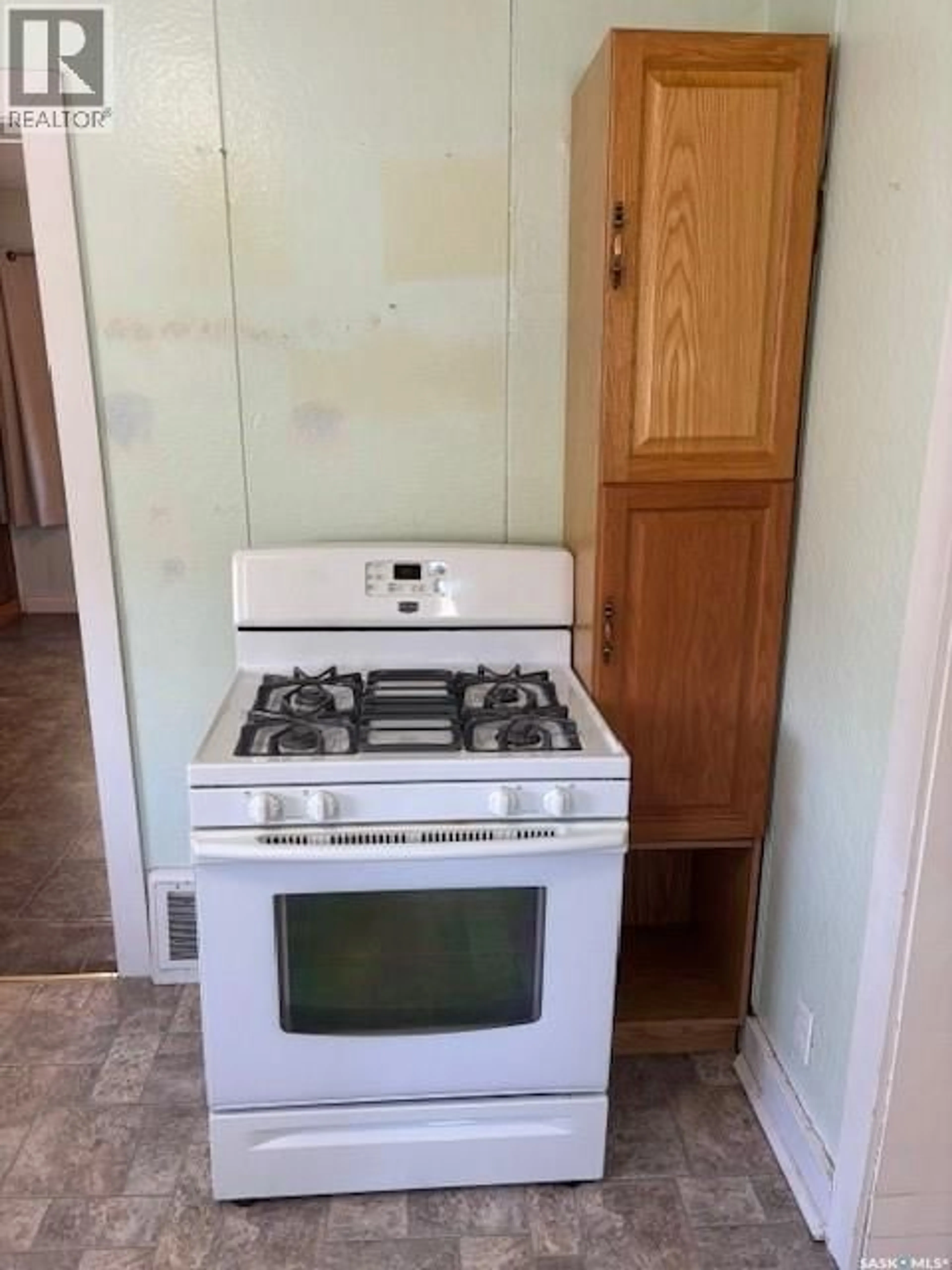 Standard kitchen, unknown for 239 3RD AVENUE, Canora Saskatchewan S0A0L0