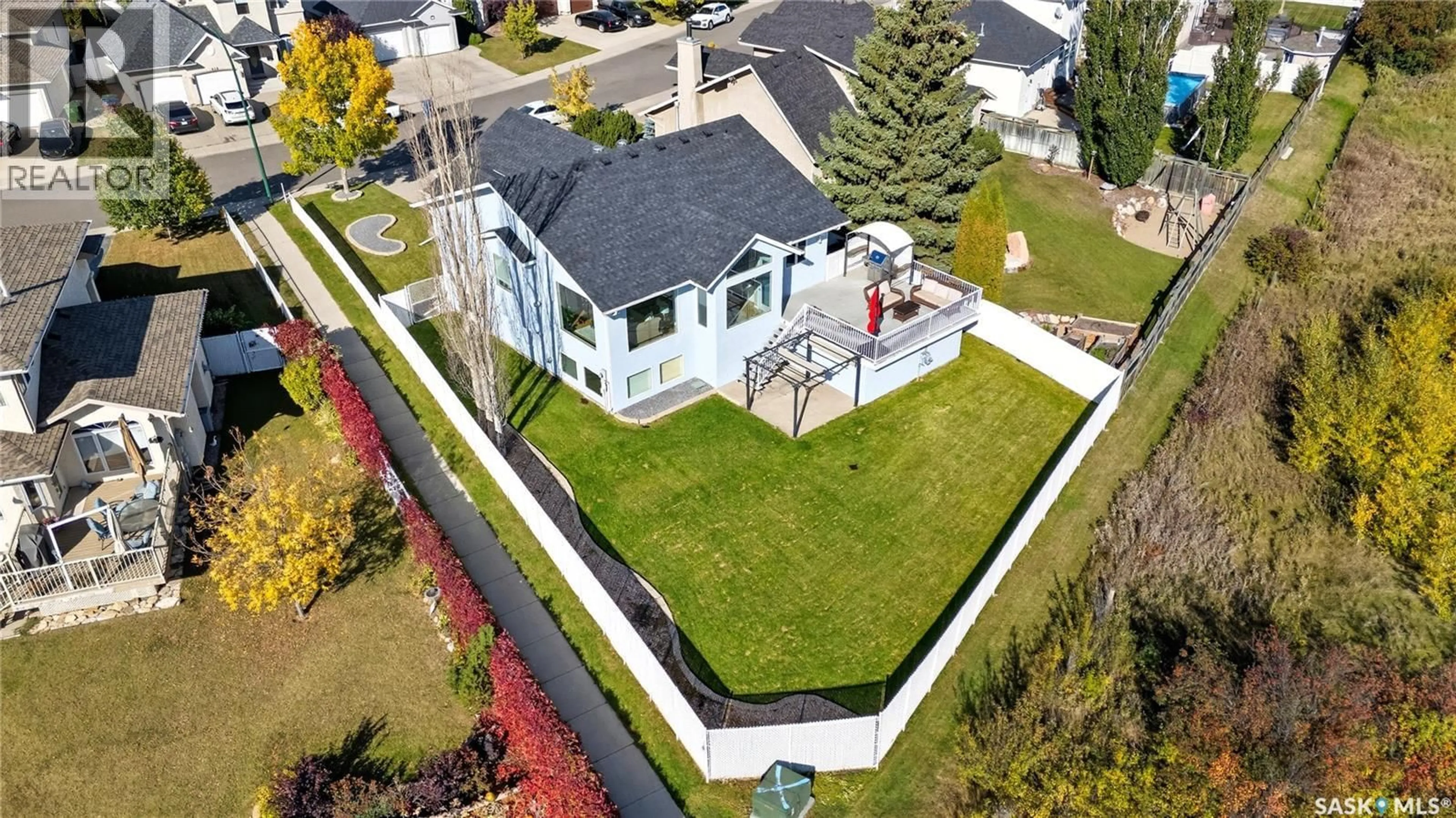 A pic from outside/outdoor area/front of a property/back of a property/a pic from drone, street for 422 LE MAY CRESCENT, Saskatoon Saskatchewan S7S1L1