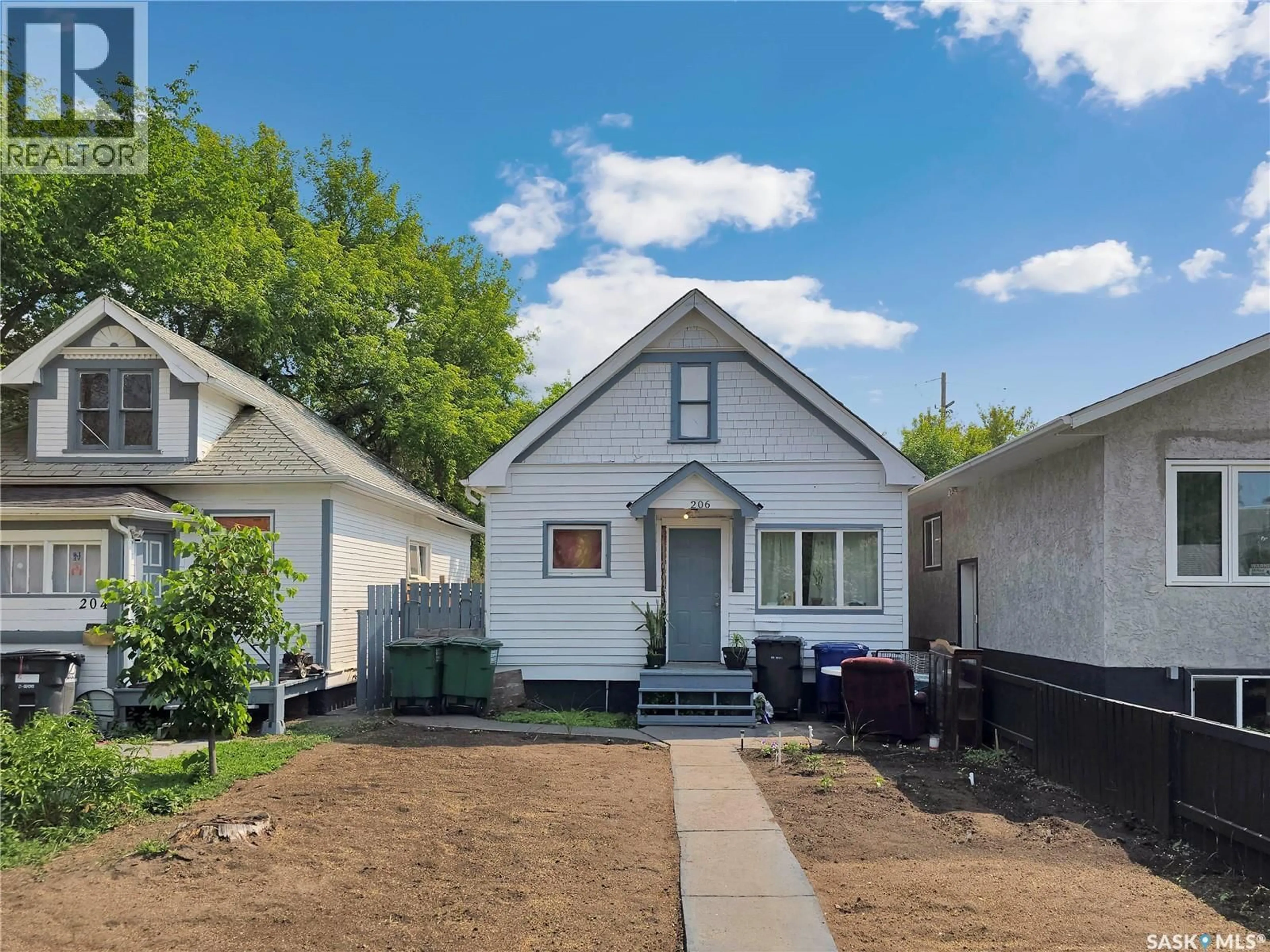 Home with vinyl exterior material, street for 206 K AVENUE, Saskatoon Saskatchewan S7M2C8