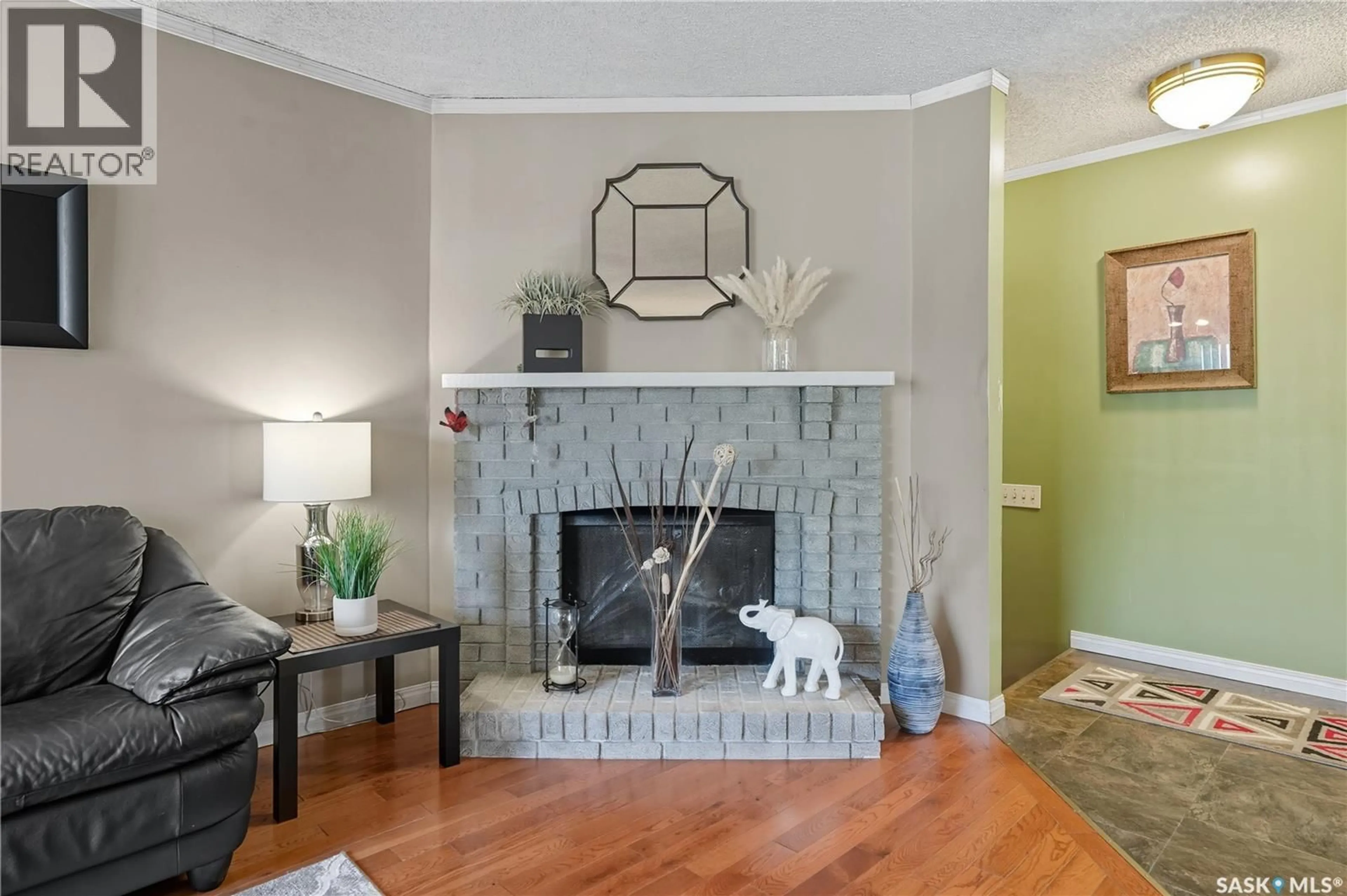 Living room with furniture, unknown for 607 KELSEY STREET, Regina Saskatchewan S4X1V6