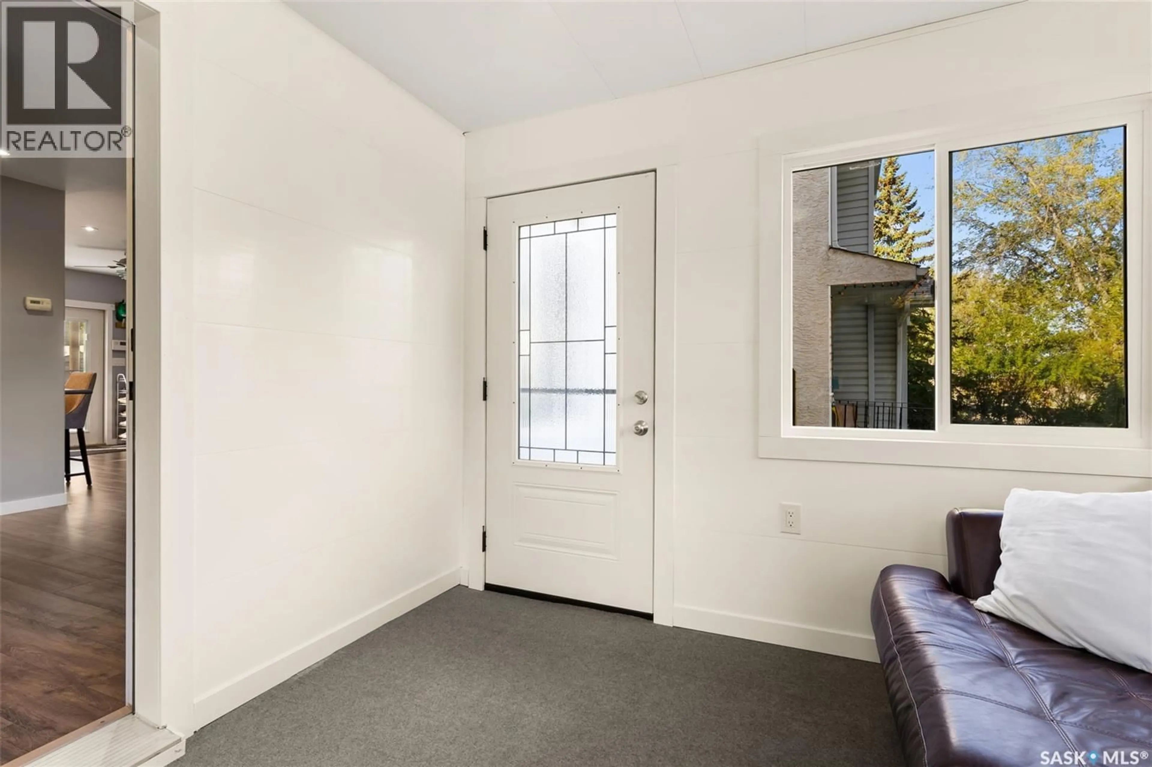 Indoor entryway for 4027 VICTORIA AVENUE, Regina Saskatchewan S4T1M8