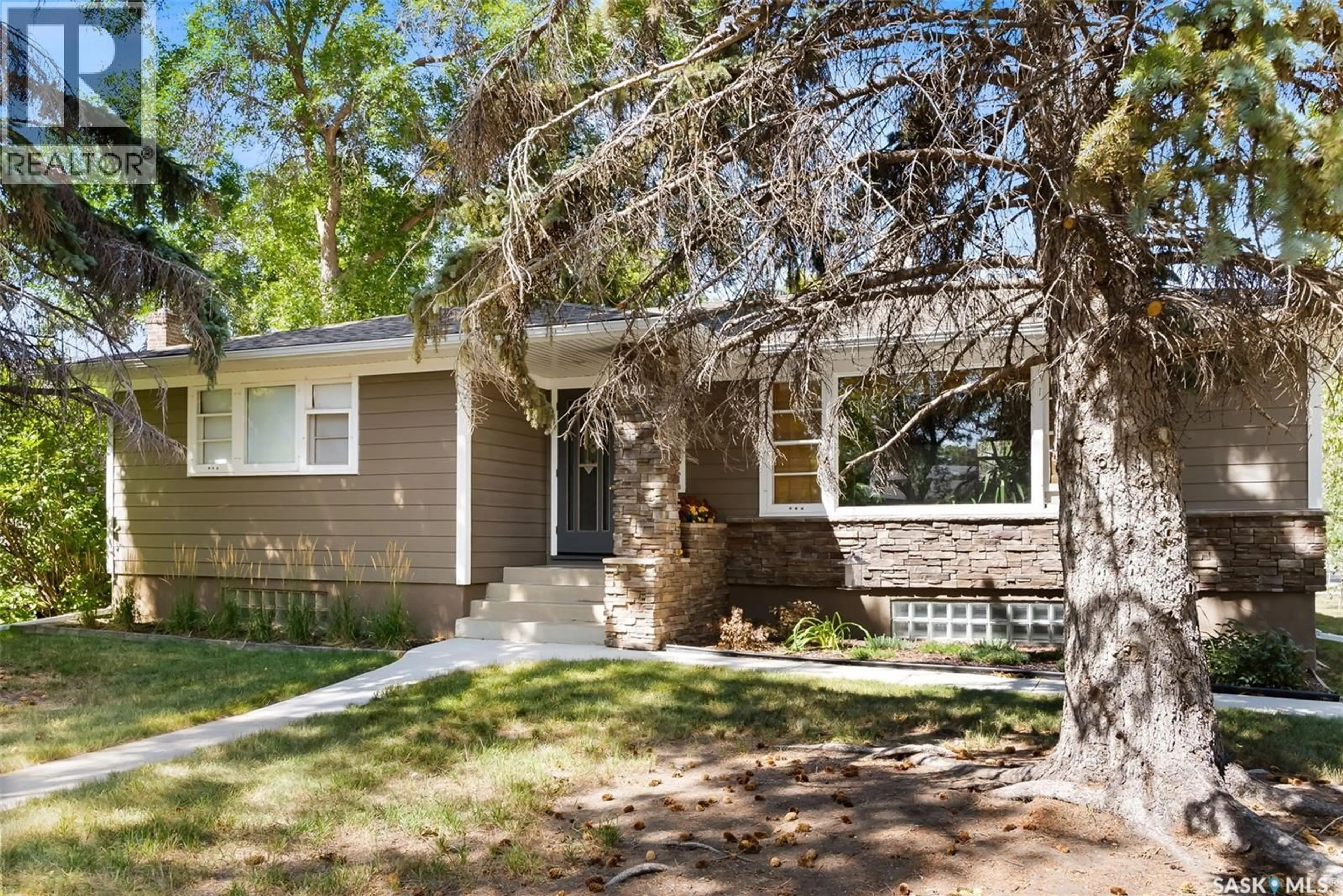 Home with vinyl exterior material, street for 3402 WESTGATE AVENUE, Regina Saskatchewan S4S1B5
