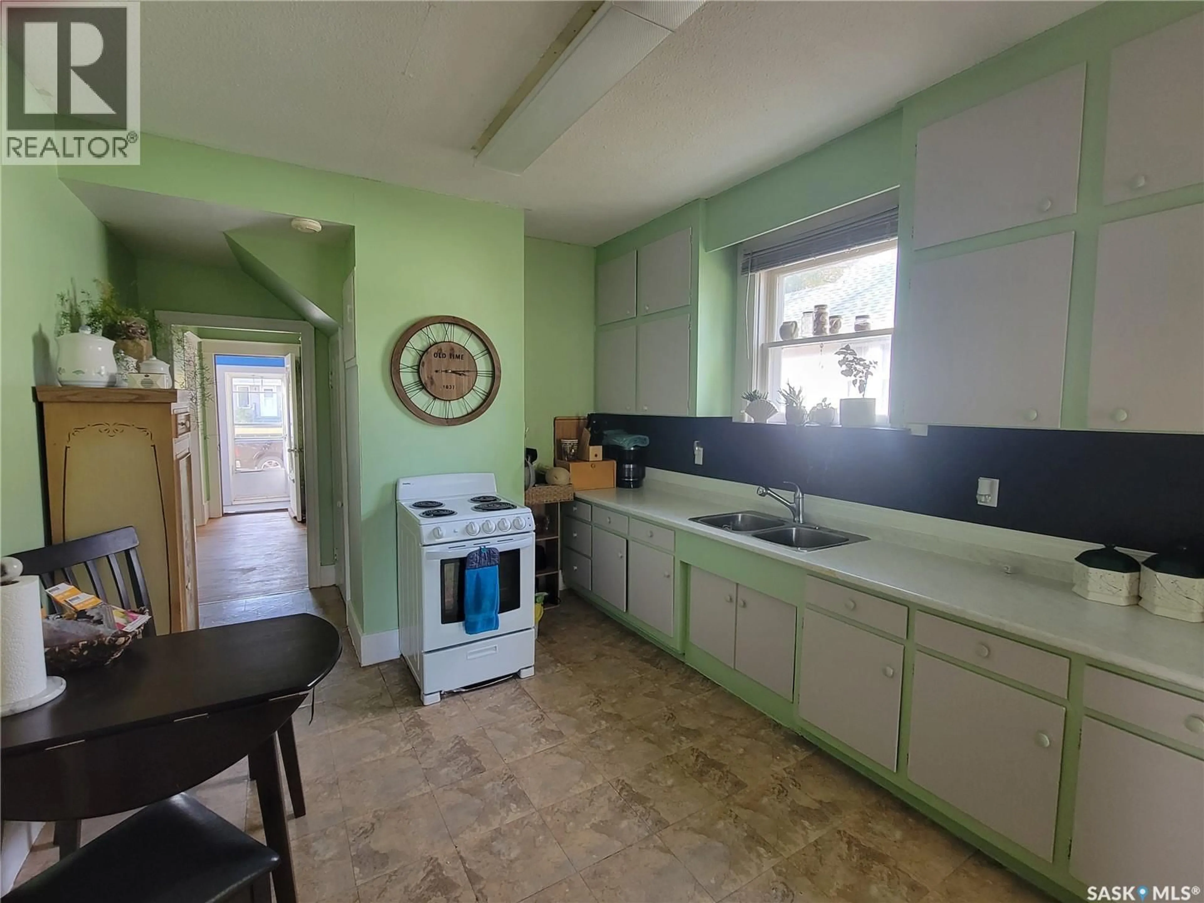Standard kitchen, unknown for 406 1ST STREET, Wilkie Saskatchewan S0K4W0