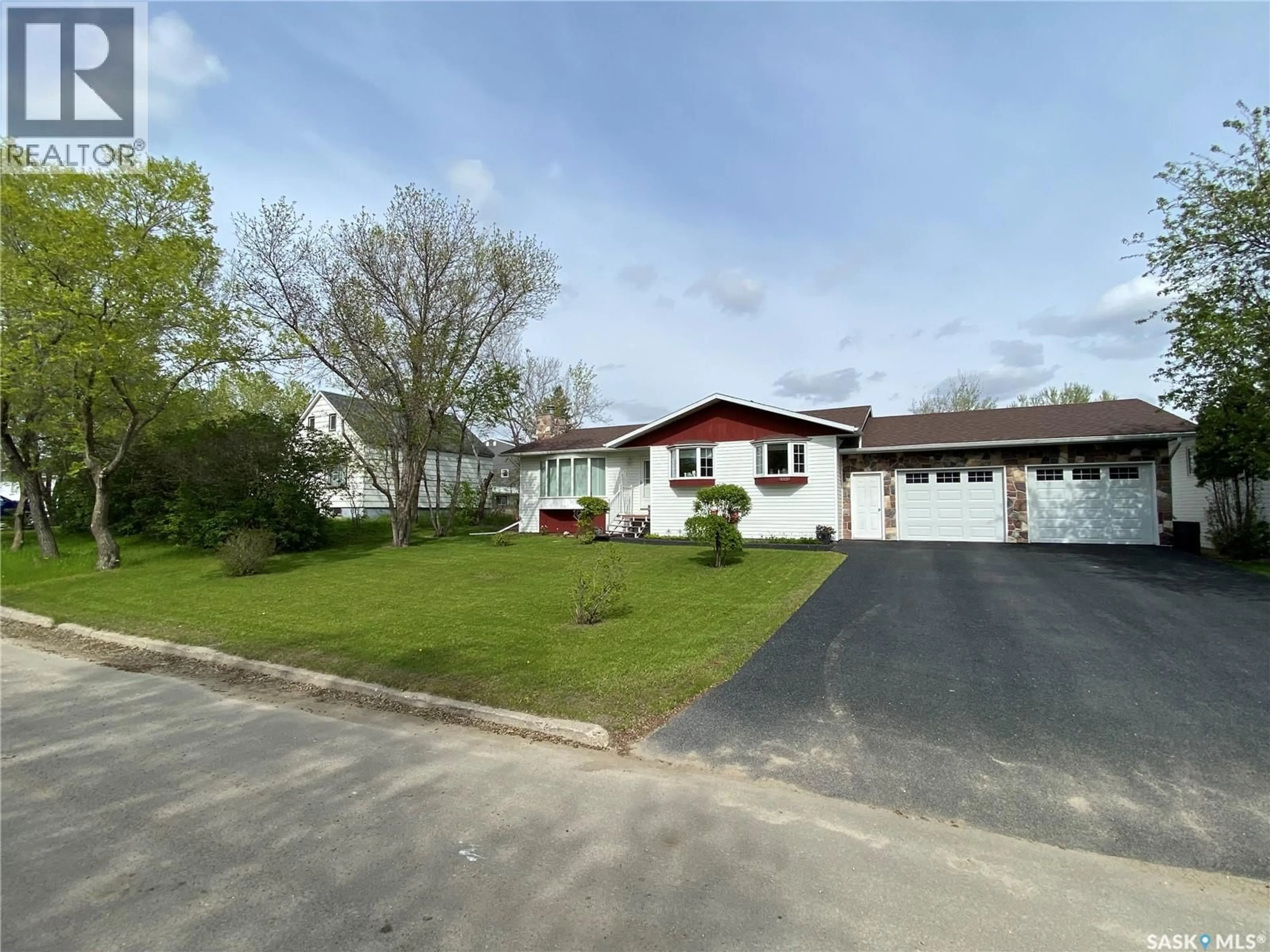 A pic from outside/outdoor area/front of a property/back of a property/a pic from drone, street for 112 BENNETT STREET, Lampman Saskatchewan S0C1N0