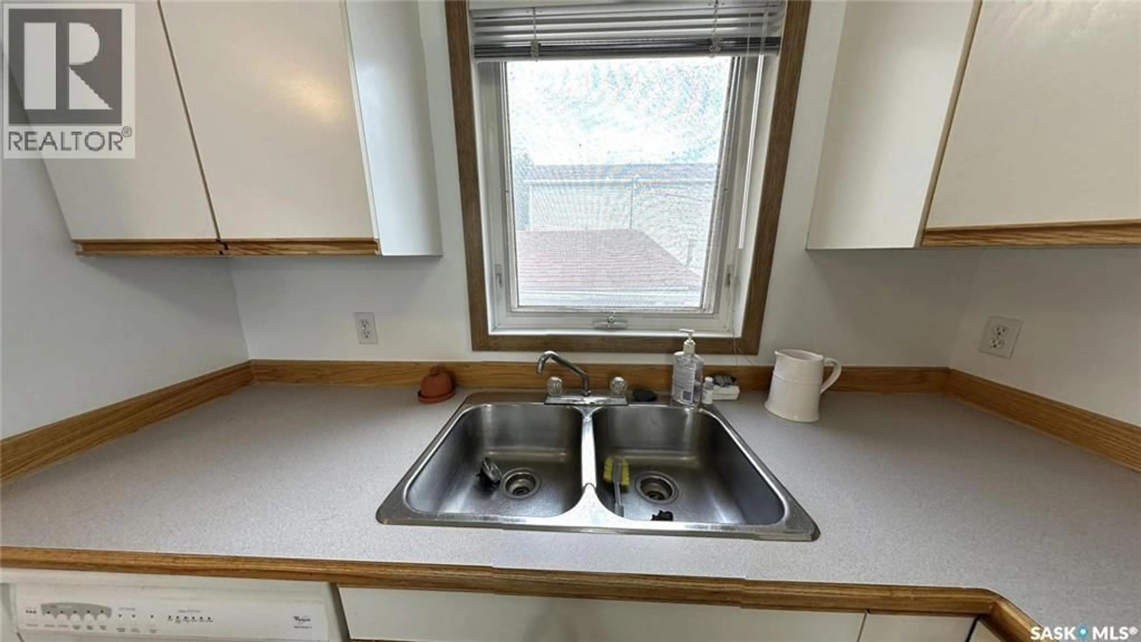 Standard kitchen, unknown for 434 R AVENUE, Saskatoon Saskatchewan S7M2Z5