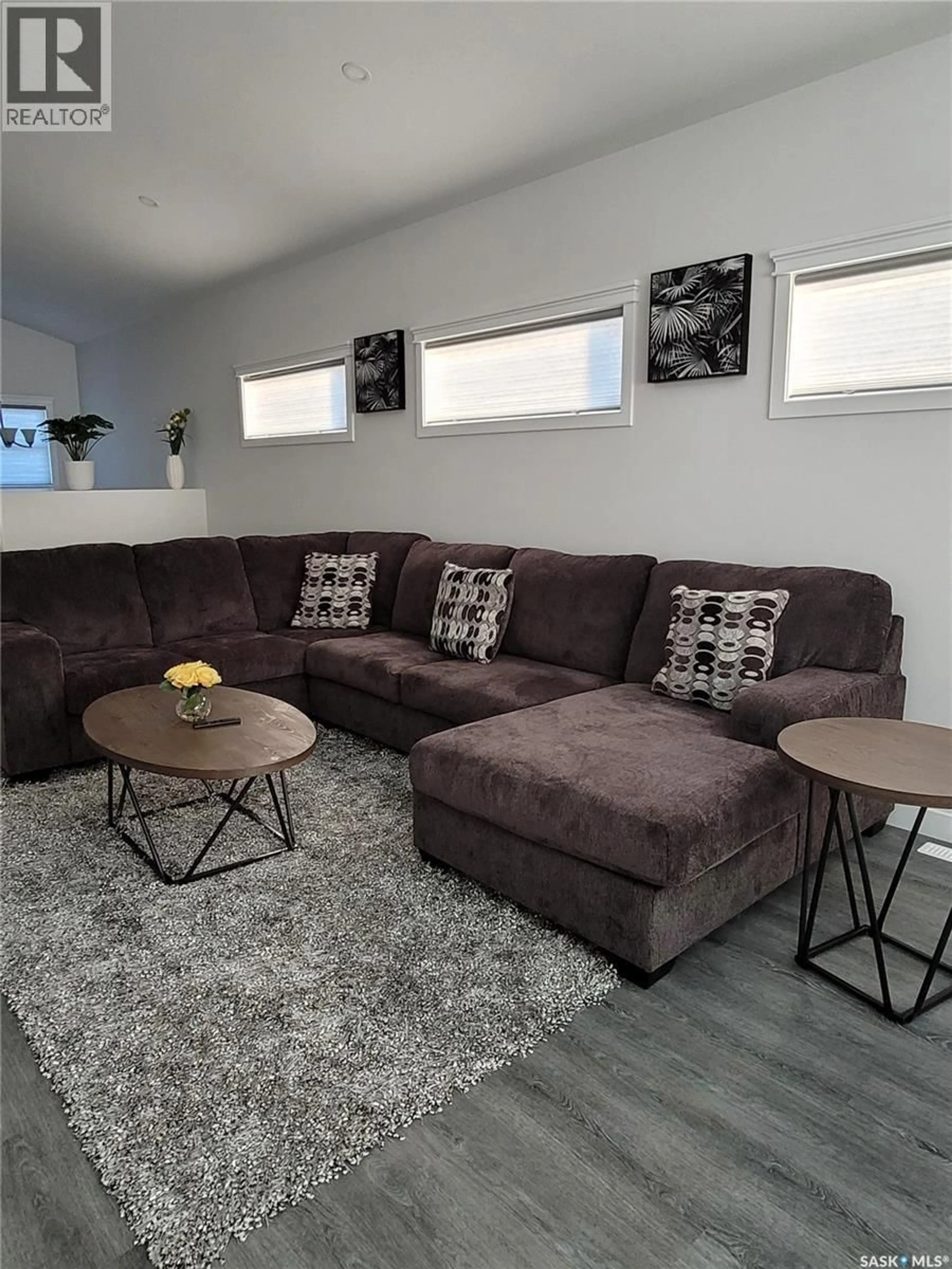 Living room with furniture, unknown for 539 ELLS CRESCENT, Saskatoon Saskatchewan S7L6K8