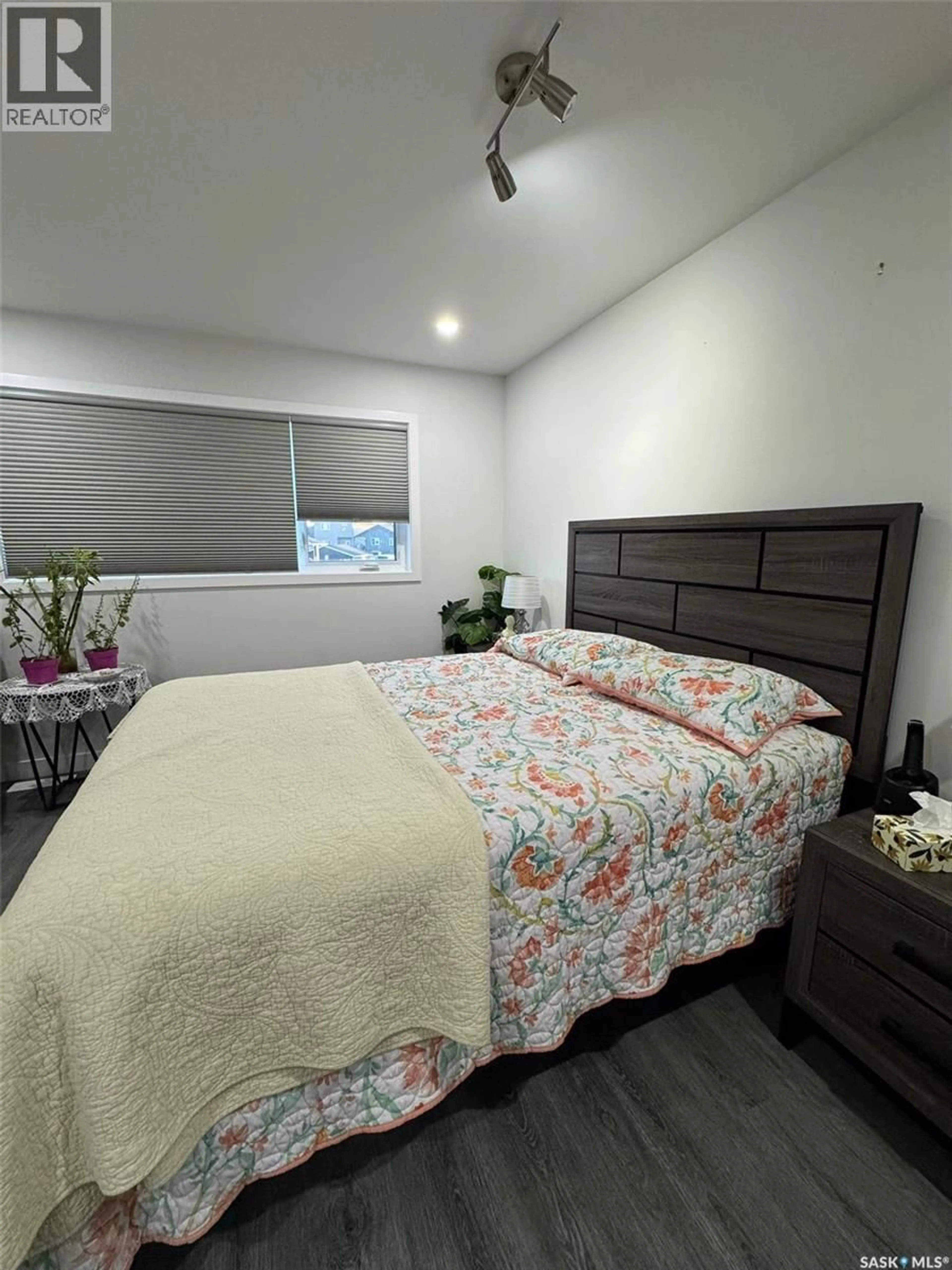 Bedroom with bed, unknown for 539 ELLS CRESCENT, Saskatoon Saskatchewan S7L6K8