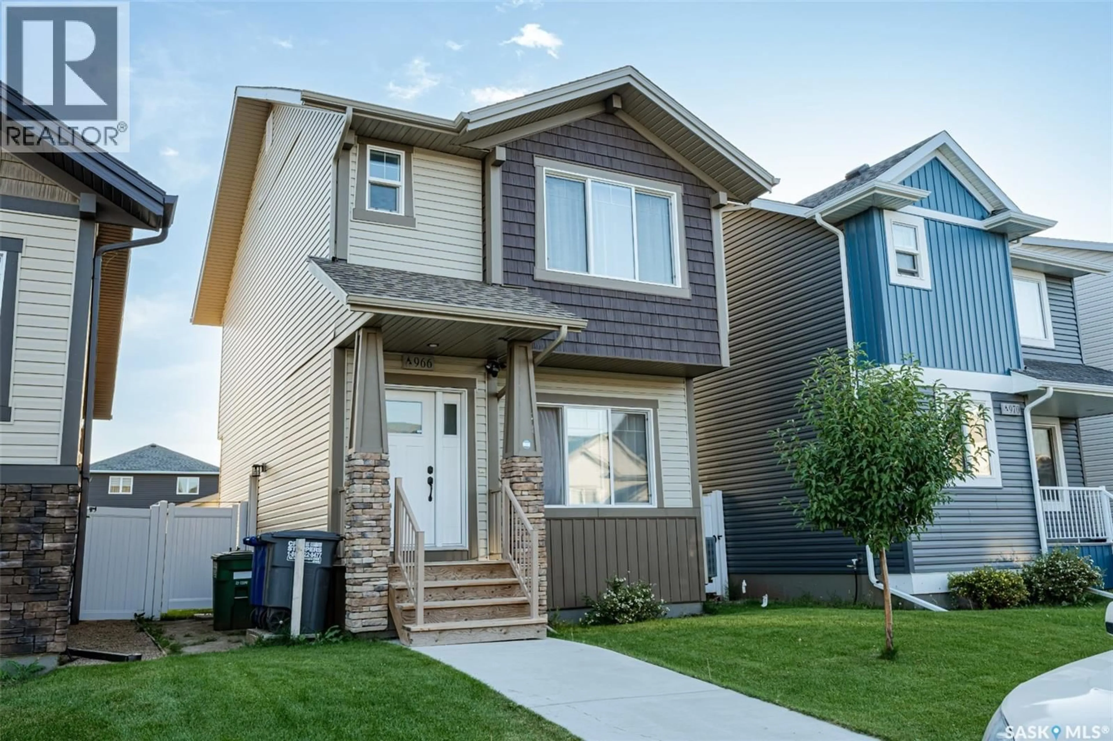 Home with vinyl exterior material, street for 966 MCFAULL MANOR, Saskatoon Saskatchewan S7V0S6