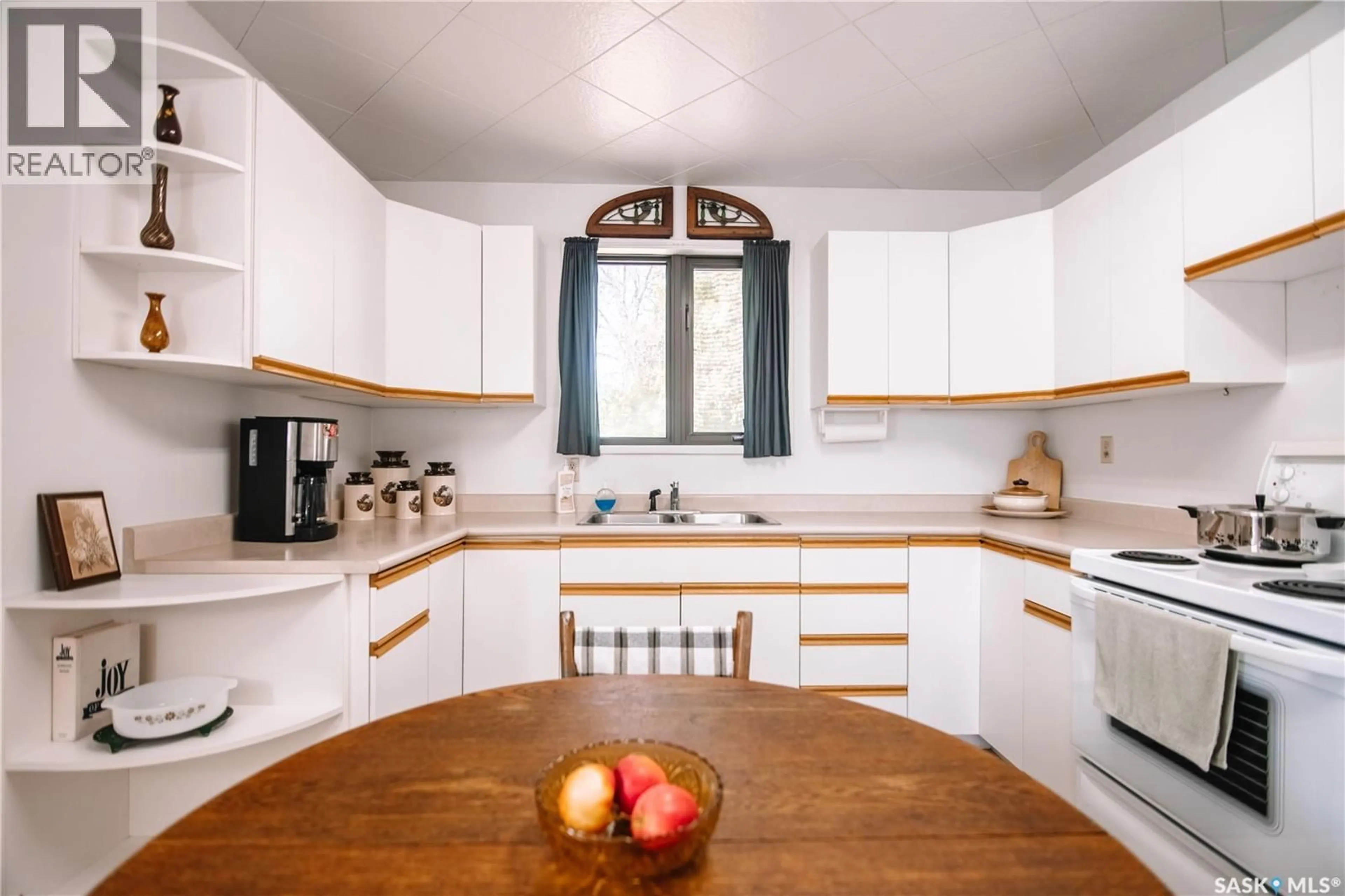 Standard kitchen, unknown for 414 10TH AVENUE, Moose Jaw Saskatchewan S6H4K5