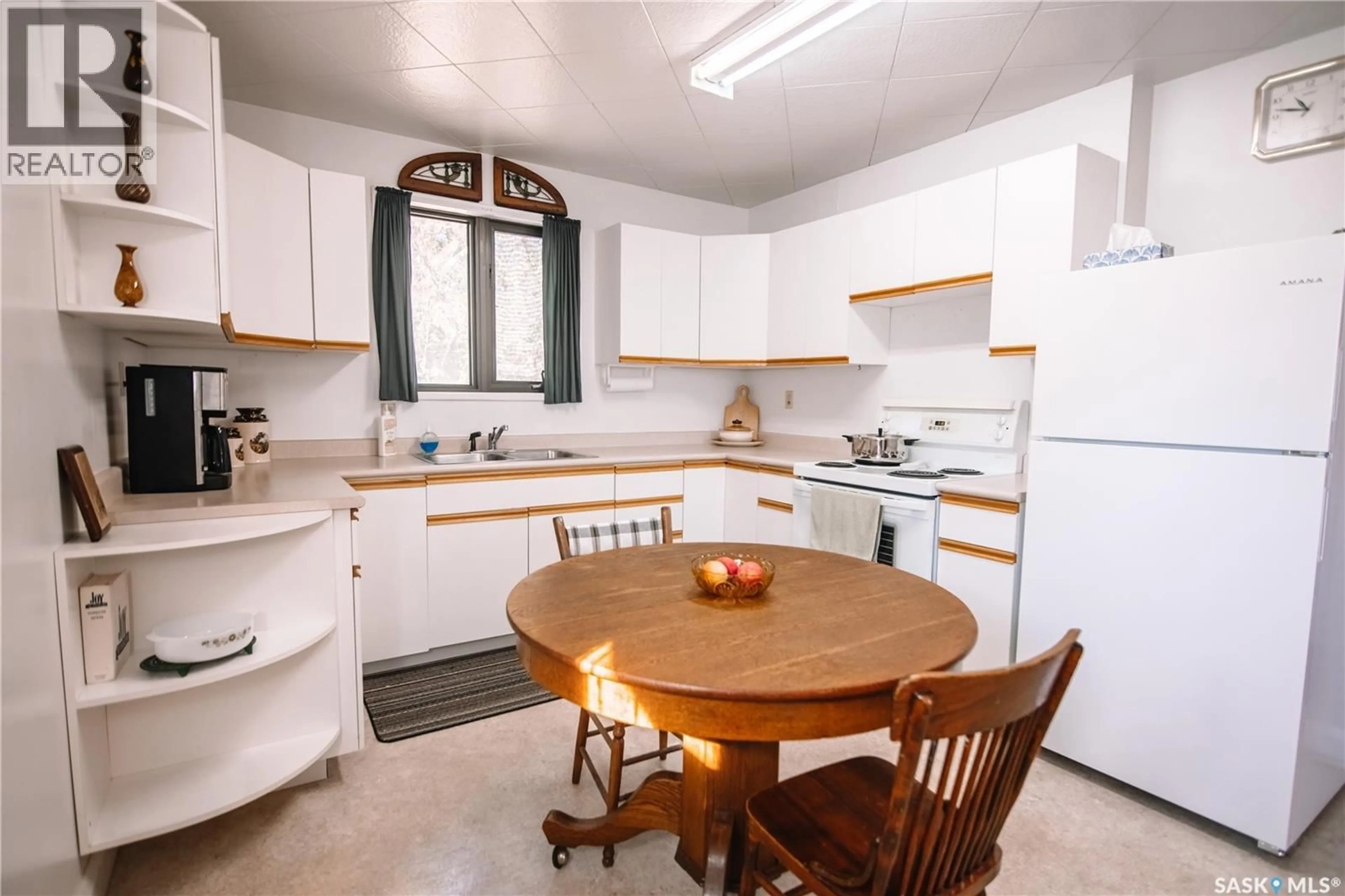 Standard kitchen, unknown for 414 10TH AVENUE, Moose Jaw Saskatchewan S6H4K5