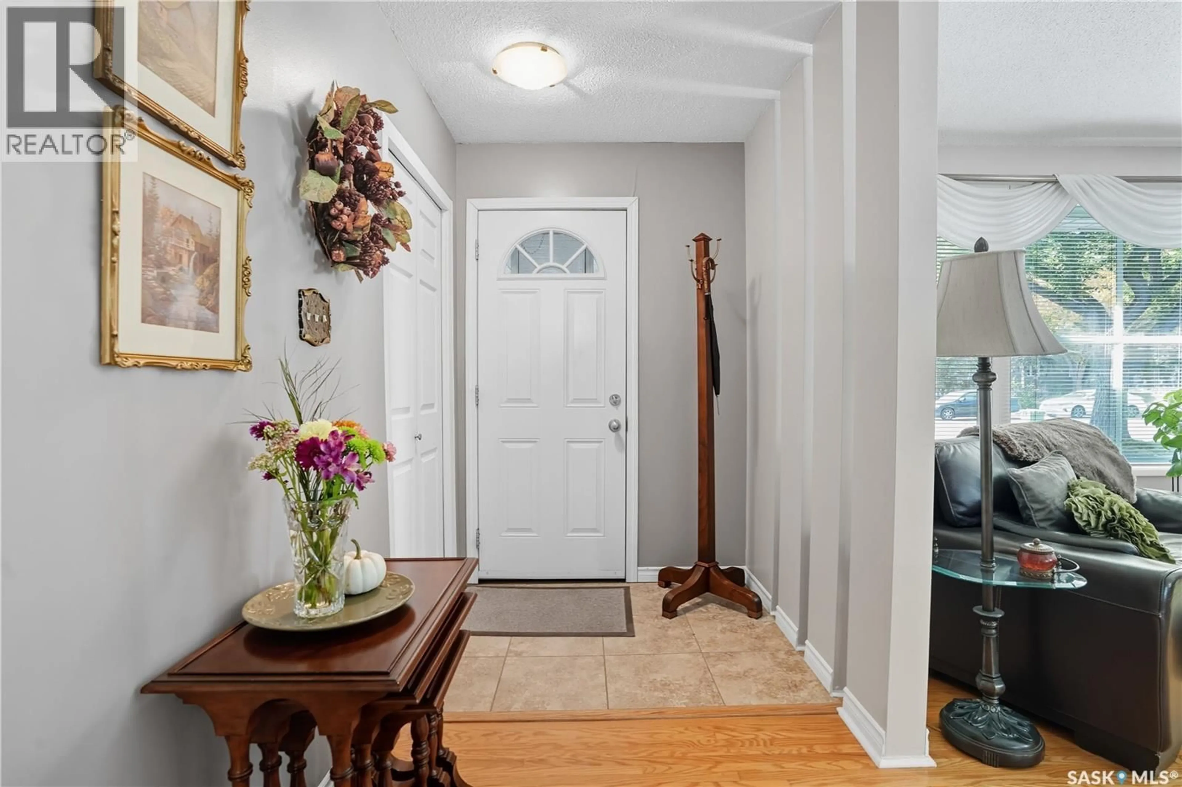 Indoor entryway for 277 COLDWELL ROAD, Regina Saskatchewan S4R4L4