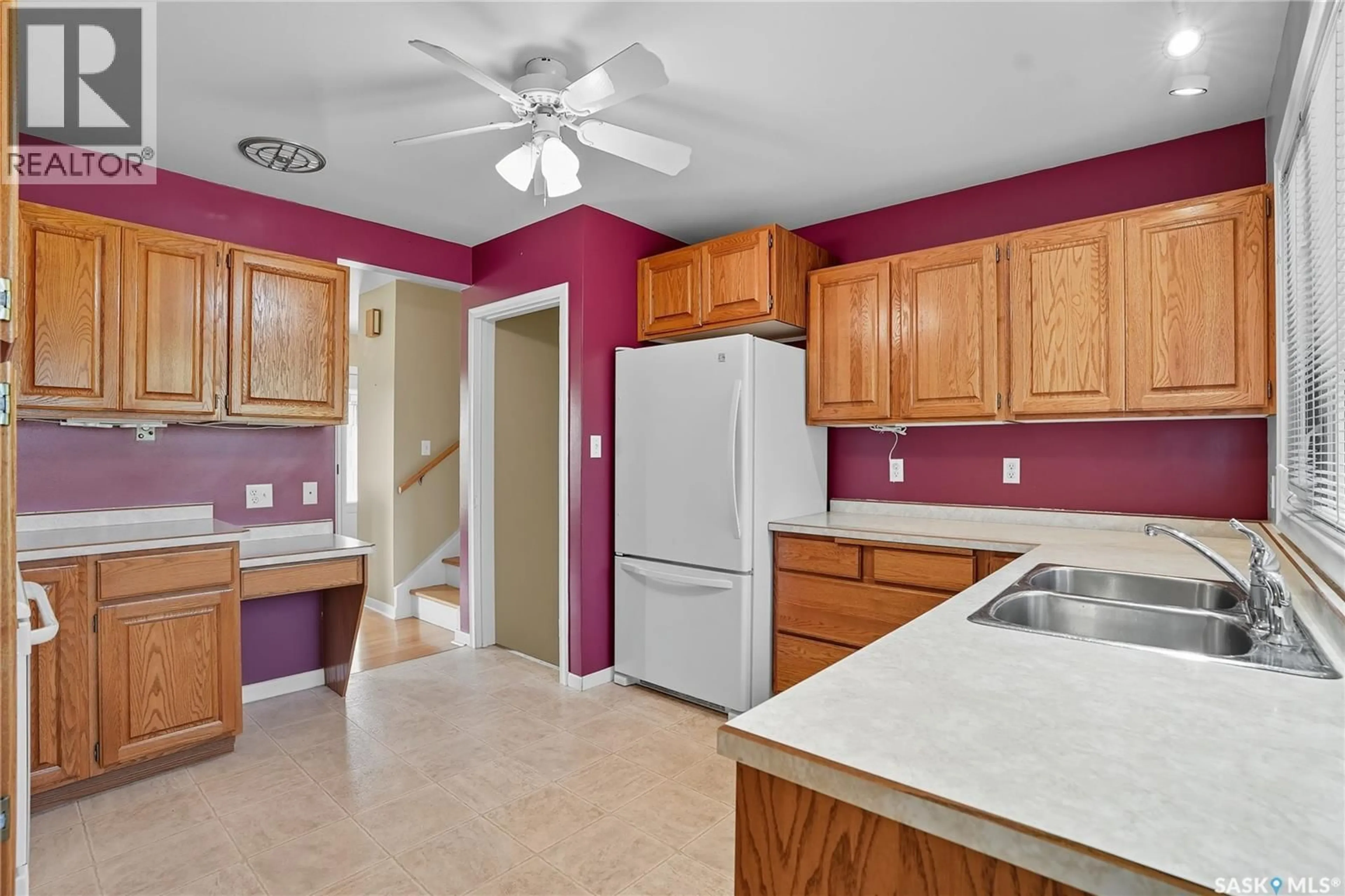 Standard kitchen, ceramic/tile floor for 515 GARRISON CRESCENT, Saskatoon Saskatchewan S7H2Z9