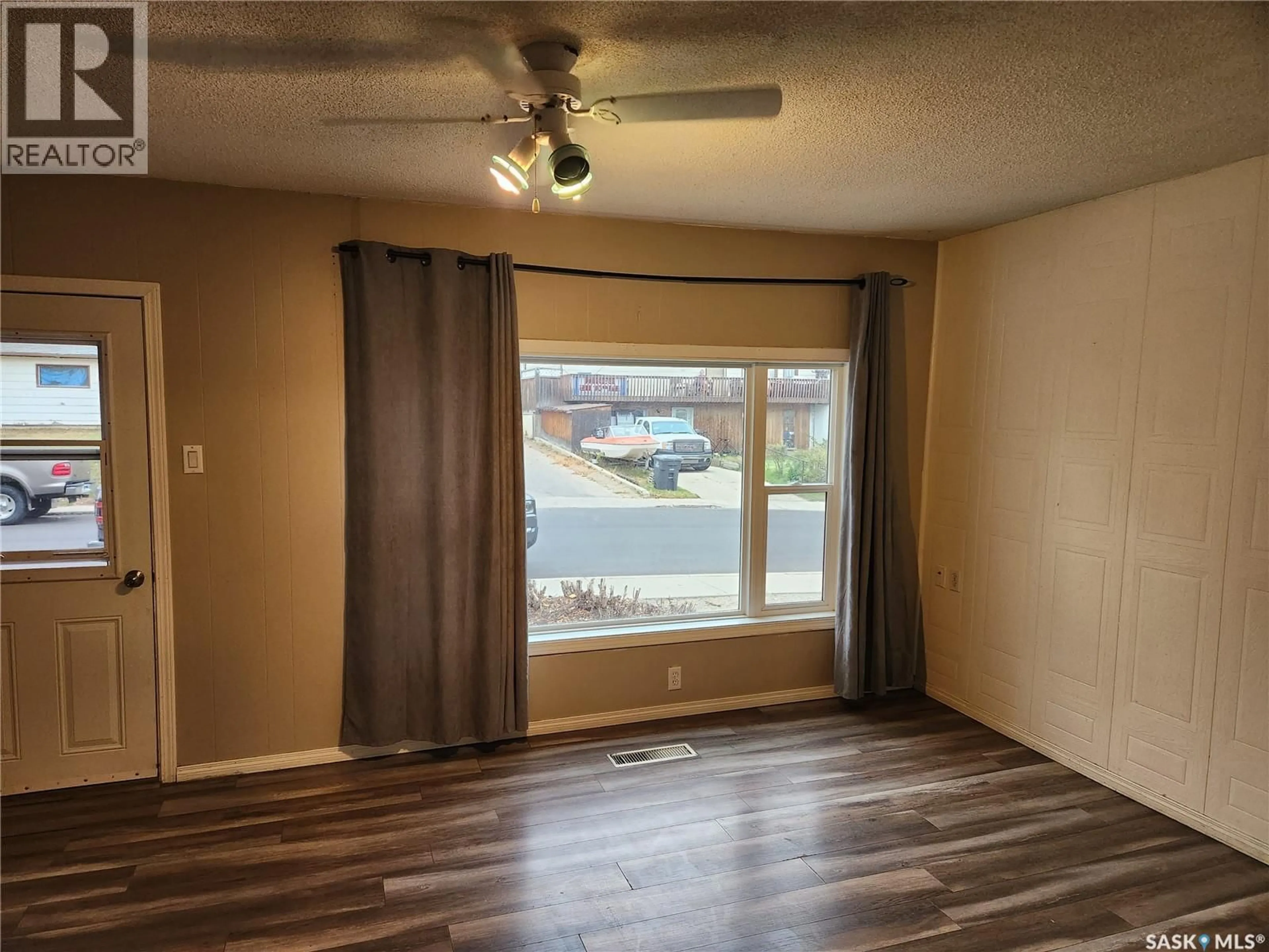 A pic of a room for 19 10TH AVENUE, Swift Current Saskatchewan S9H2T1