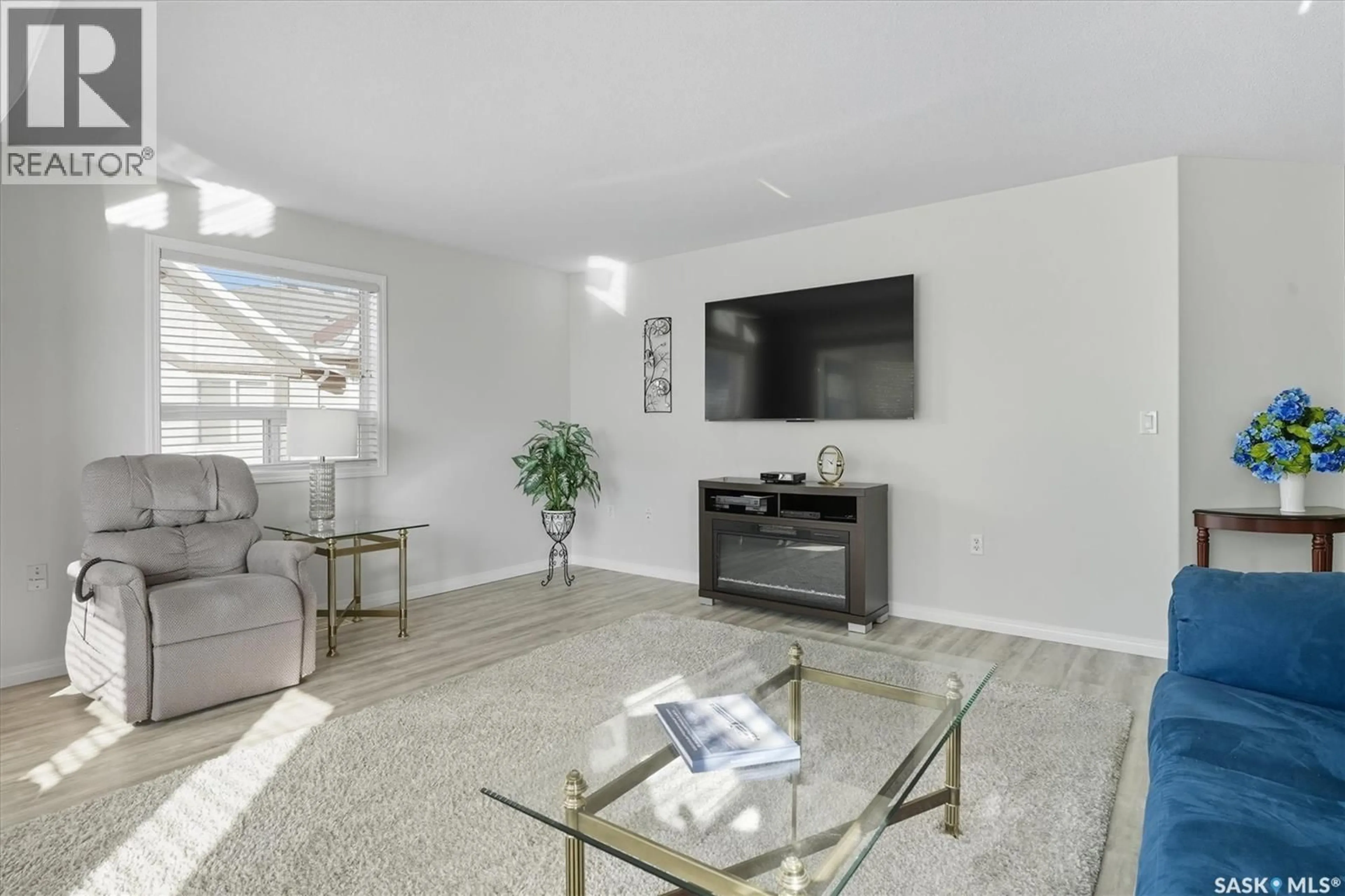 Living room with furniture, unknown for 303 230 HEATH AVENUE, Saskatoon Saskatchewan S7S1N7