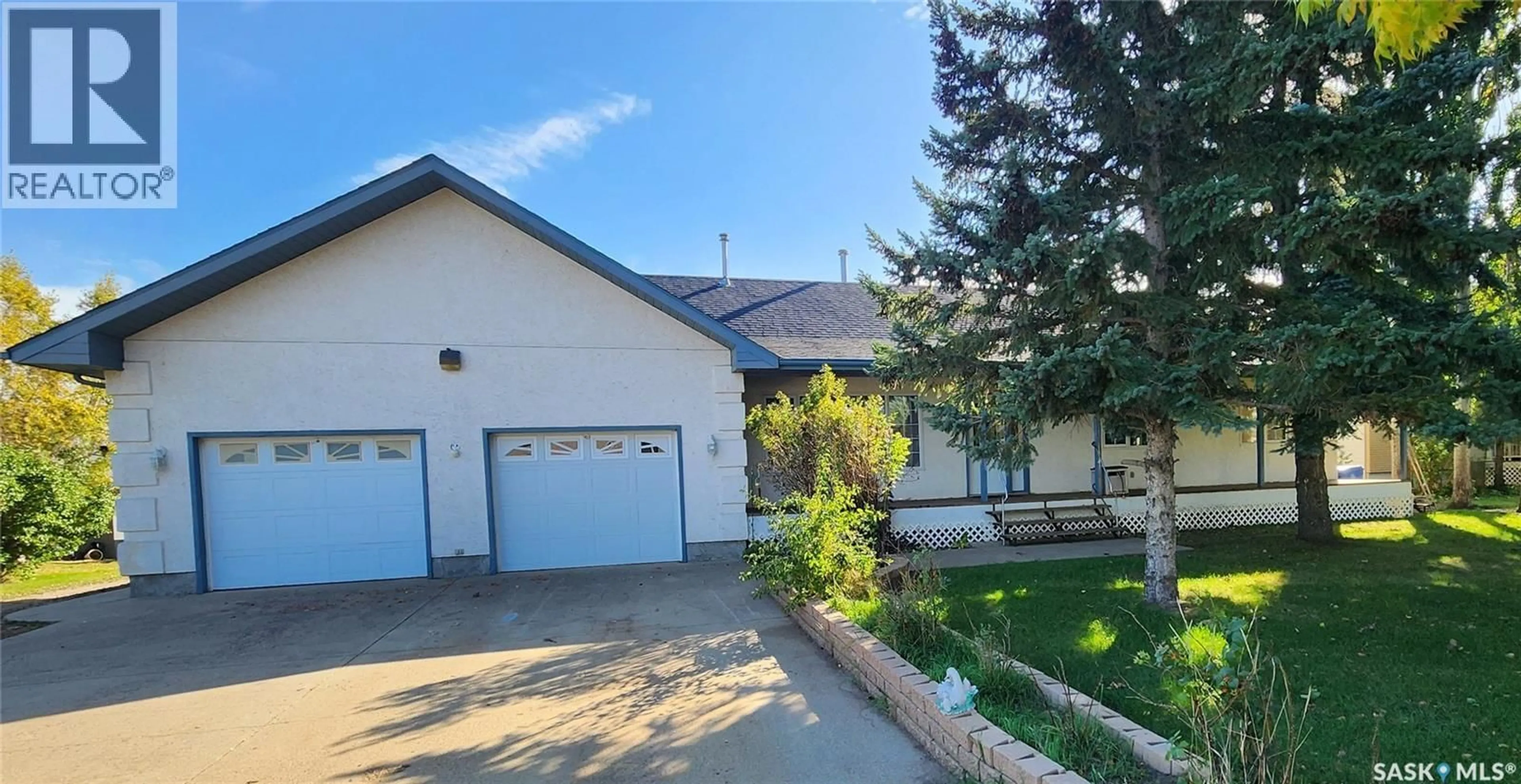 A pic from outside/outdoor area/front of a property/back of a property/a pic from drone, street for 902 DRADER STREET, Estevan Saskatchewan S4A0V6