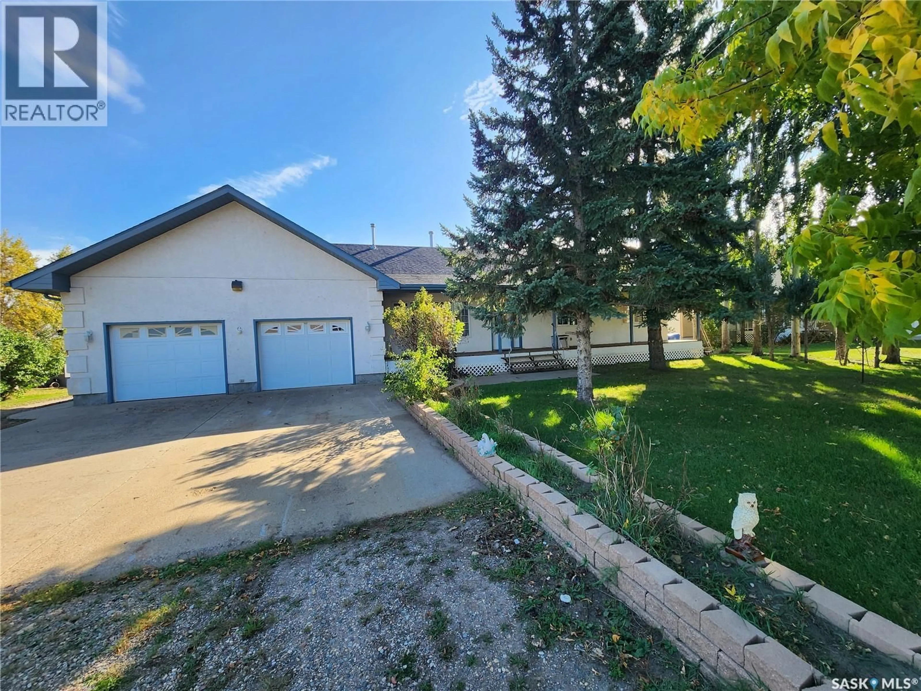 A pic from outside/outdoor area/front of a property/back of a property/a pic from drone, street for 902 DRADER STREET, Estevan Saskatchewan S4A0V6