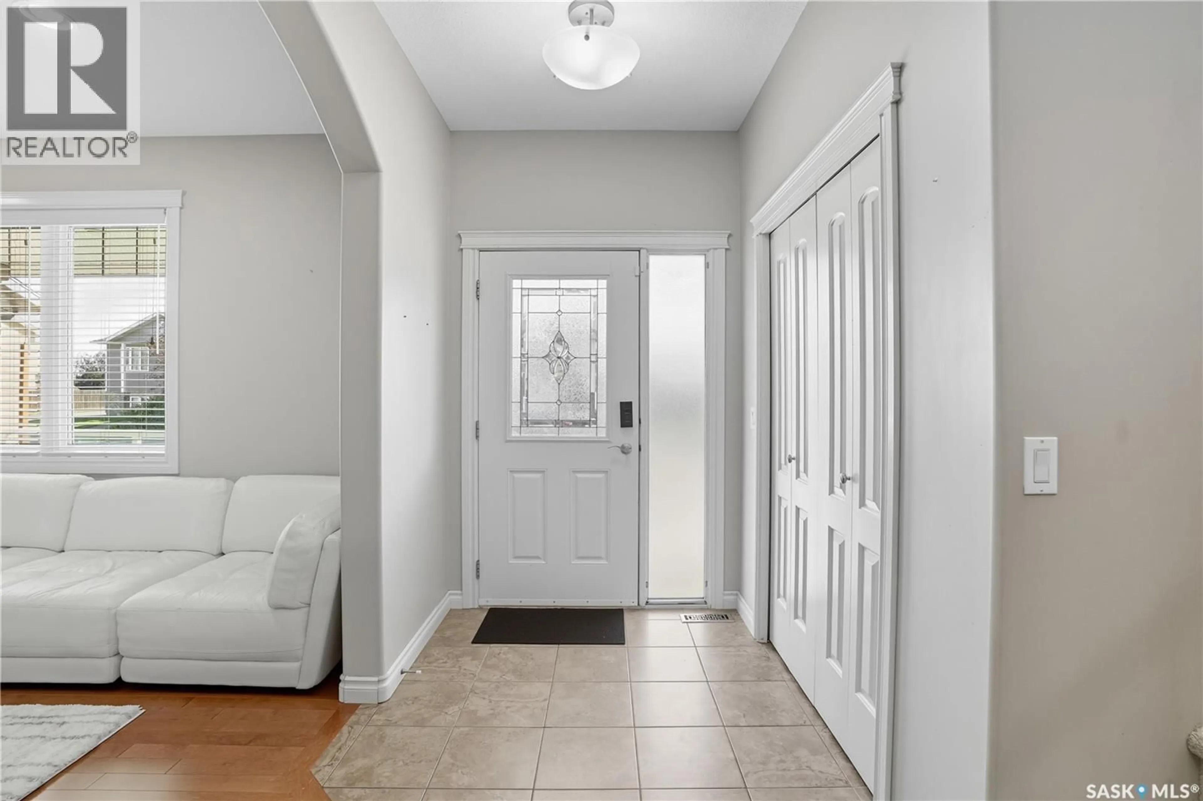 Indoor entryway for 731 WILLOWGROVE AVENUE, Saskatoon Saskatchewan S7W0A9