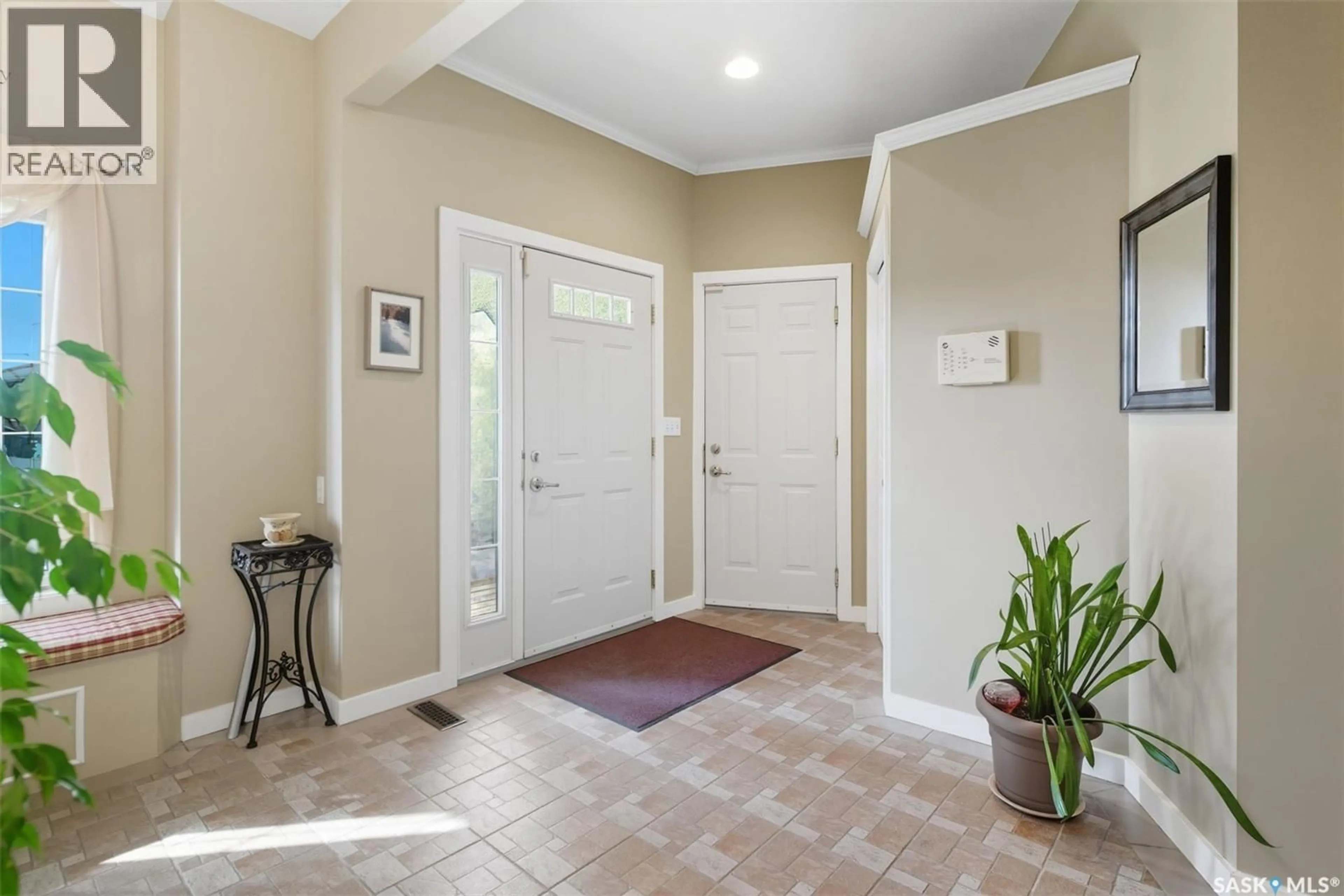 Indoor entryway for 443 BLACKBURN TERRACE, Saskatoon Saskatchewan S7V1J9