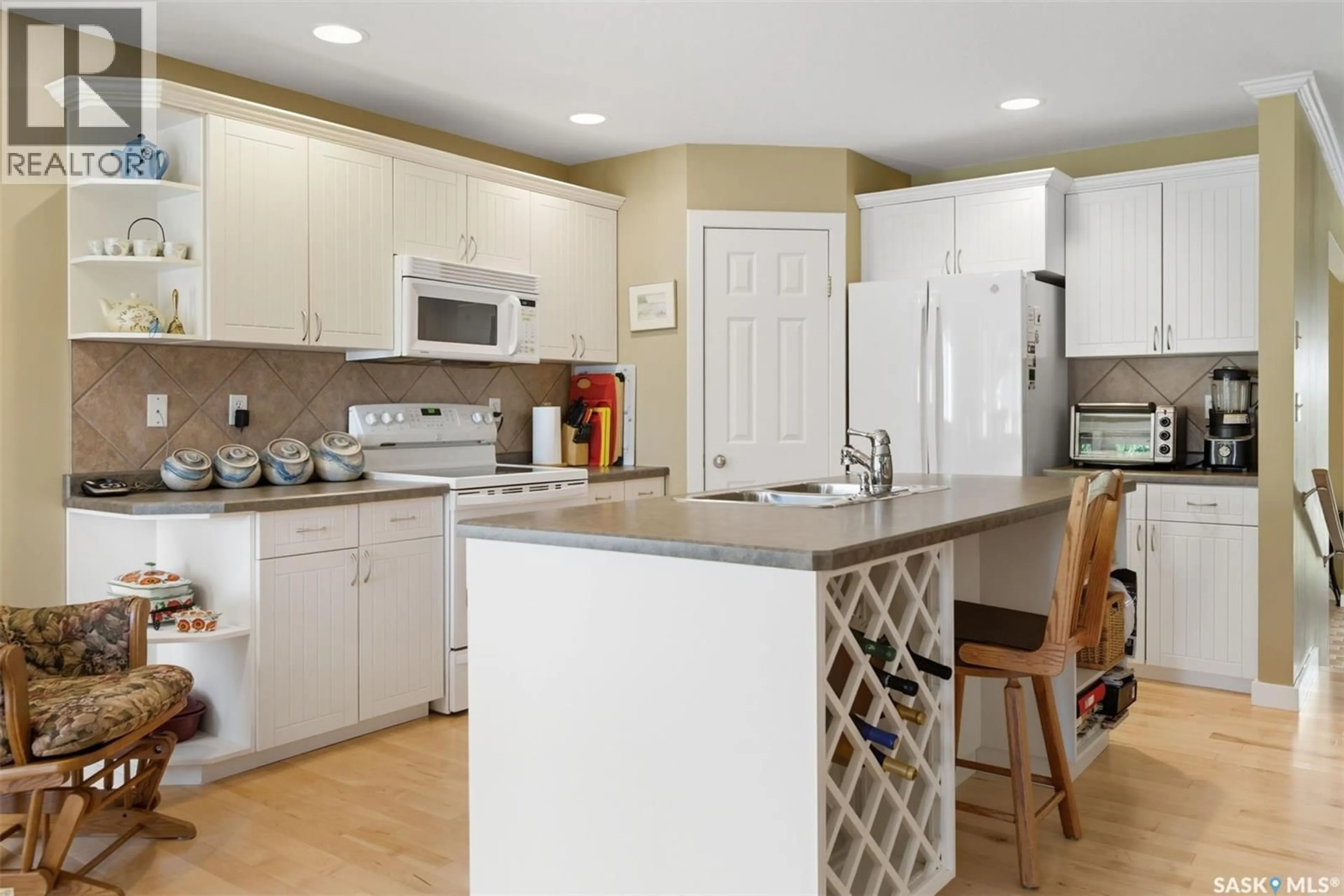Open concept kitchen, unknown for 443 BLACKBURN TERRACE, Saskatoon Saskatchewan S7V1J9